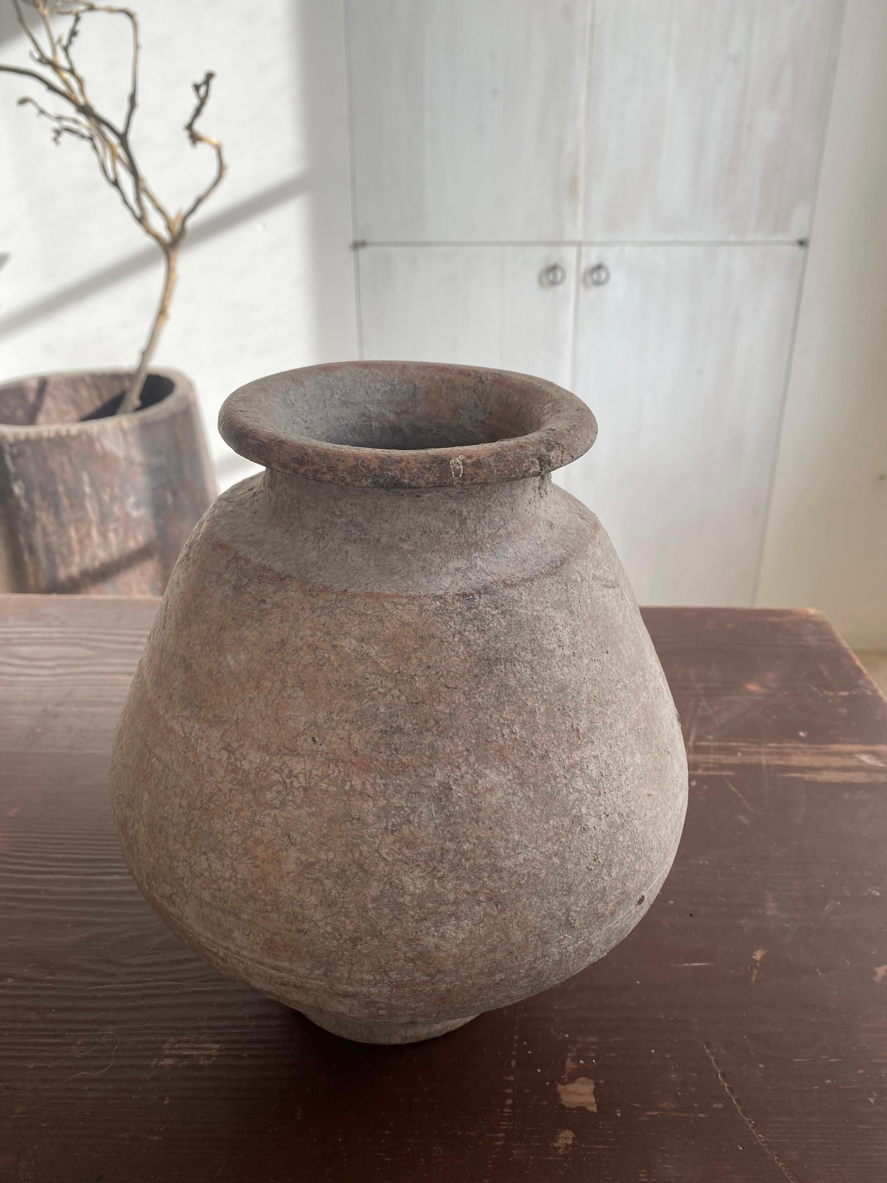 Italian Terracotta Vase In Good Condition For Sale In Nijlen, BE