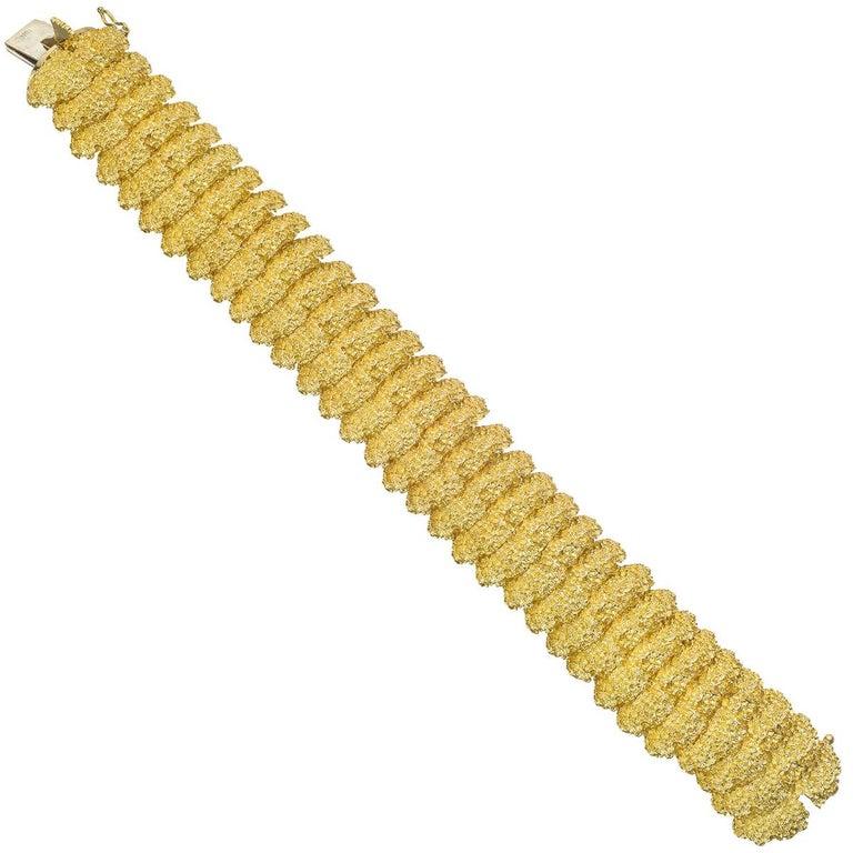 Italian Textured 18 Karat Yellow Gold Link Bracelet In Excellent Condition In Greenwich, CT