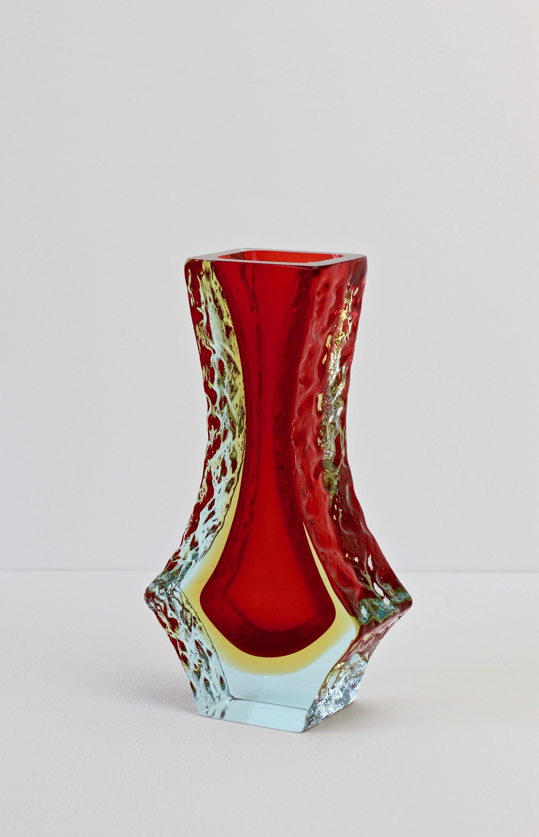 Italian Textured Faceted Murano 'Sommerso' Glass Vase Attributed to Mandruzzato 4
