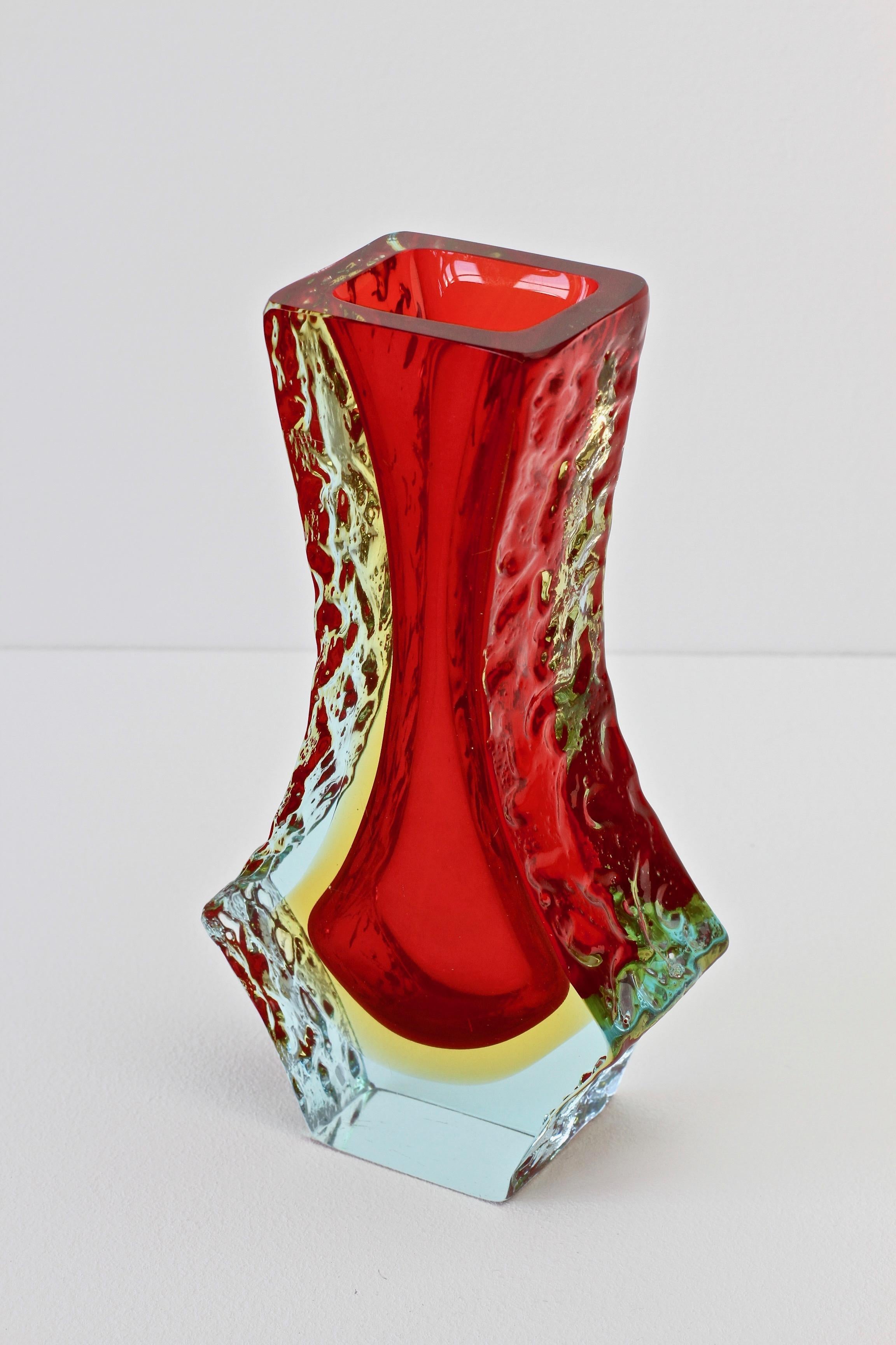 Italian Textured Faceted Murano 'Sommerso' Glass Vase Attributed to Mandruzzato 5