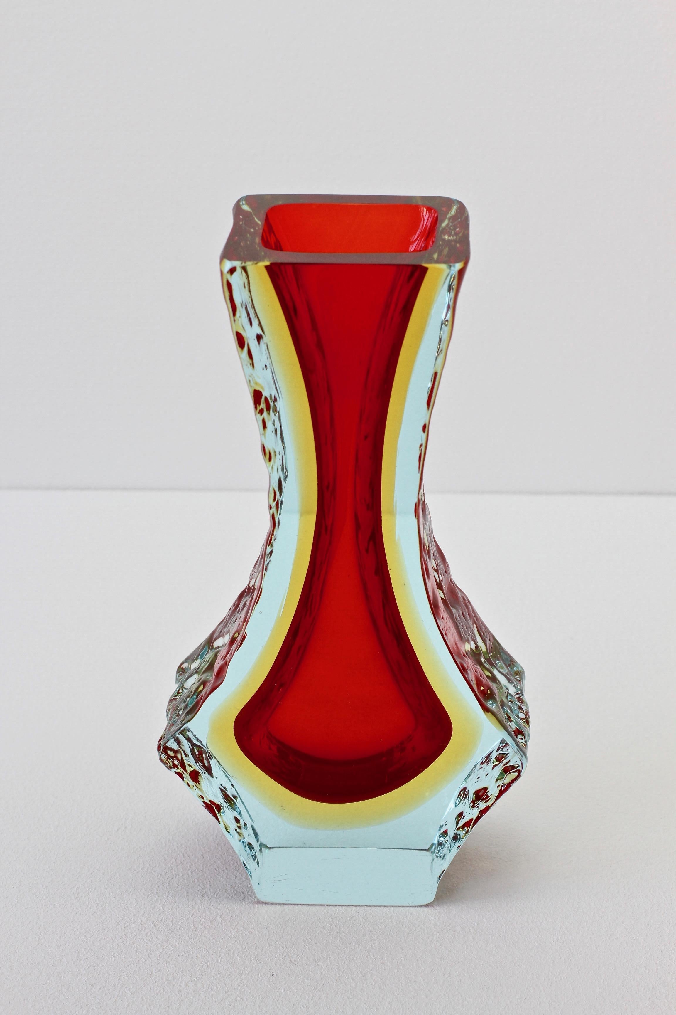 Italian Textured Faceted Murano 'Sommerso' Glass Vase Attributed to Mandruzzato 7