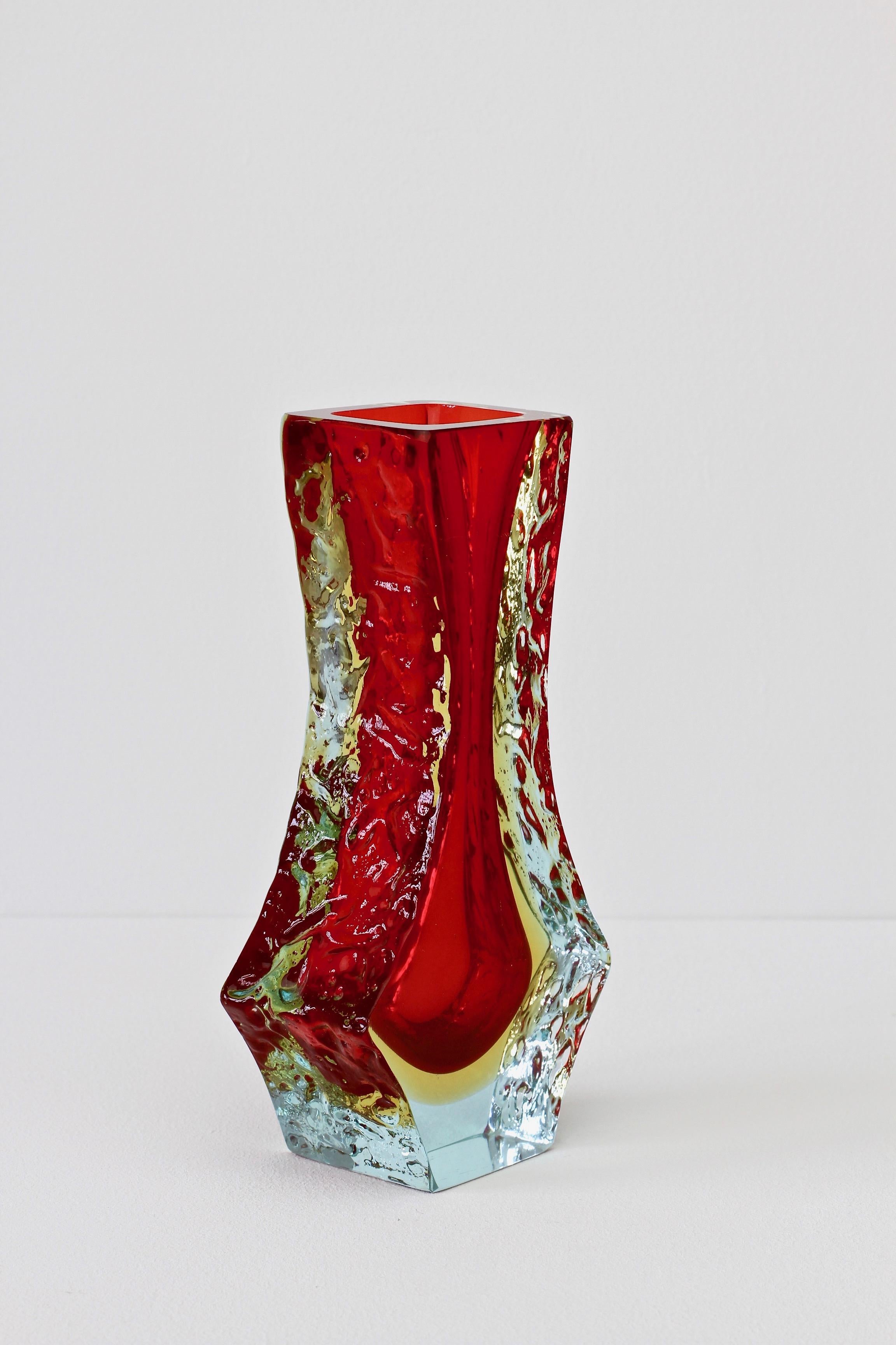 Mid-Century Modern Italian Textured Faceted Murano 'Sommerso' Glass Vase Attributed to Mandruzzato