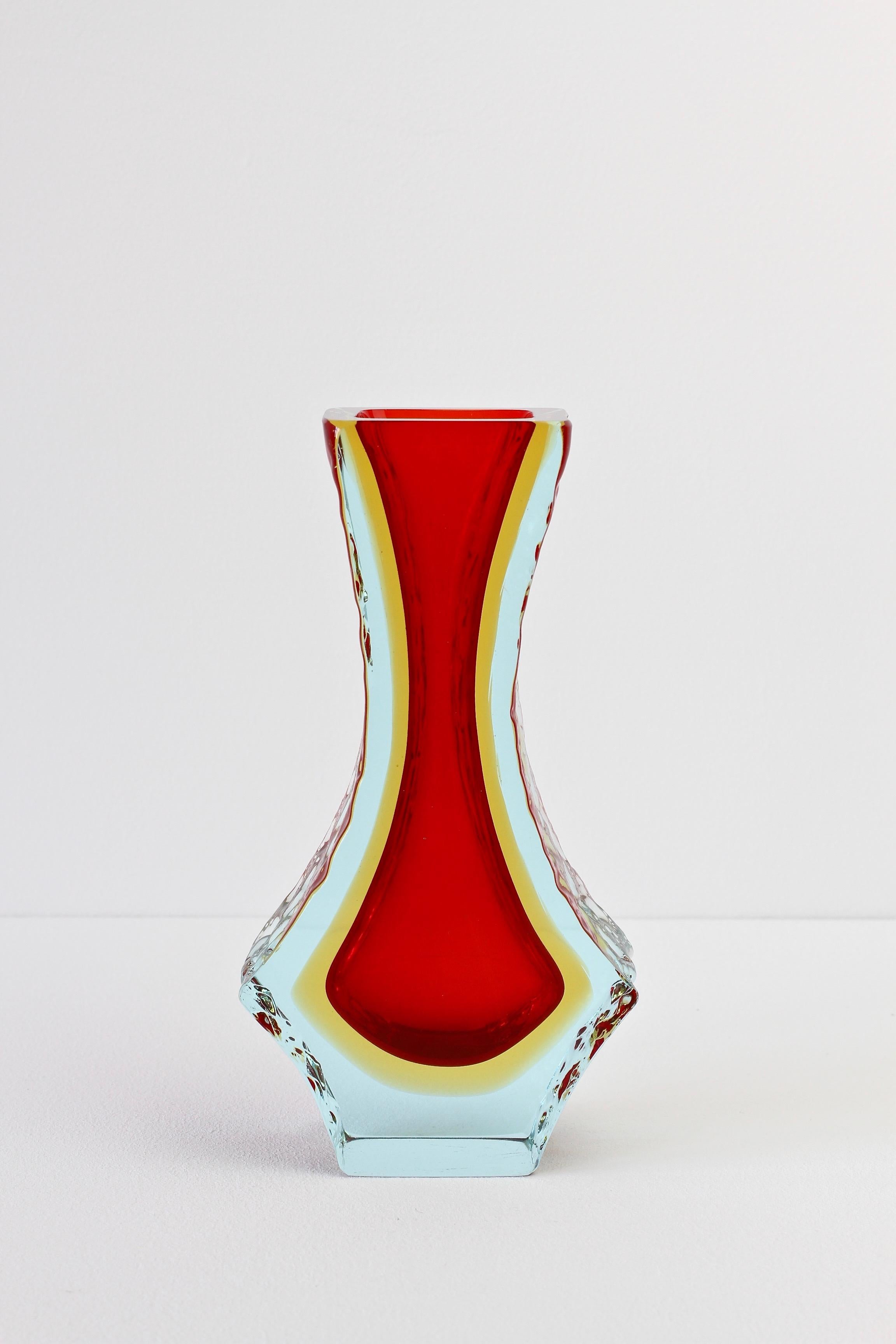 Italian Textured Faceted Murano 'Sommerso' Glass Vase Attributed to Mandruzzato 1
