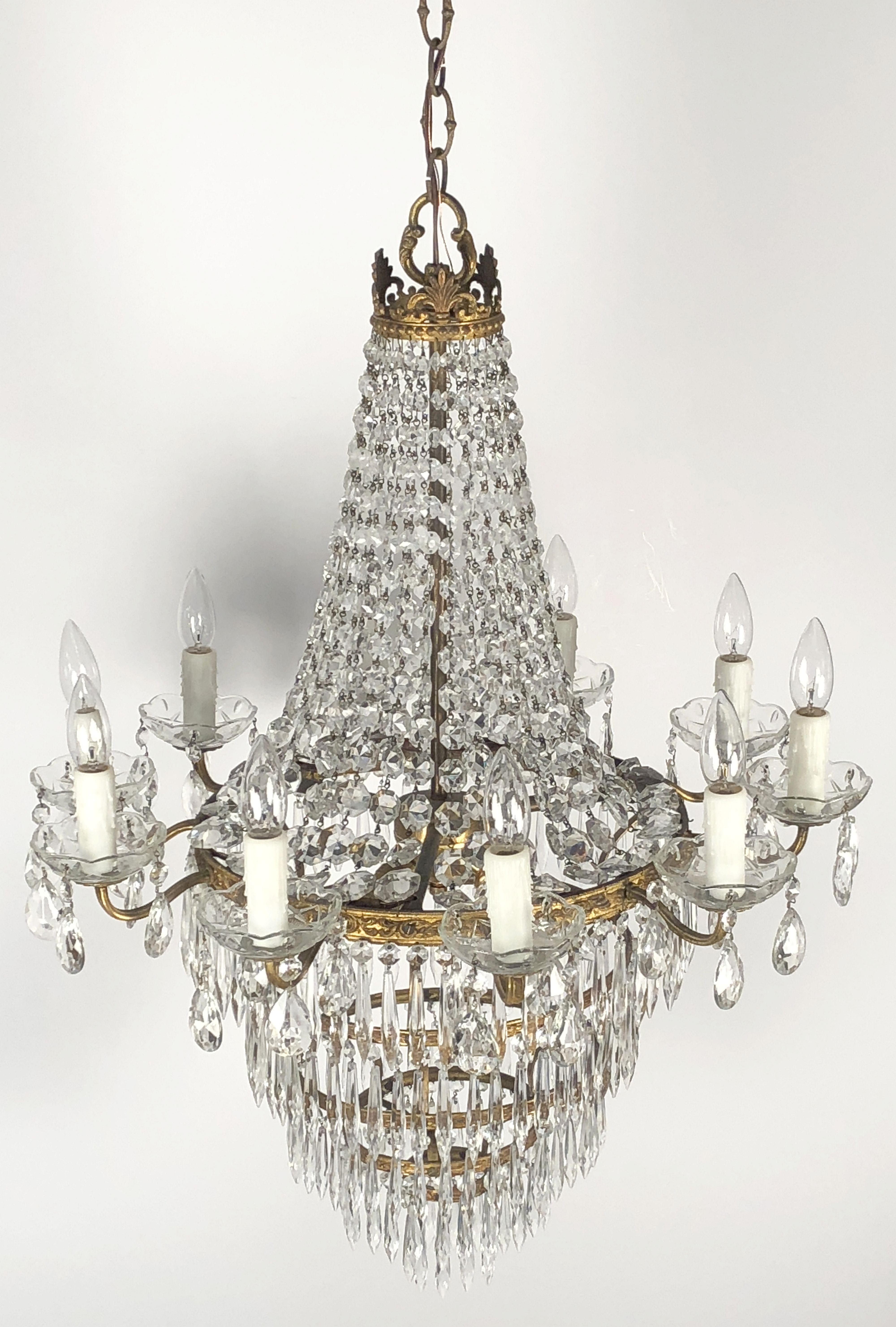 20ième siècle Lustre italien à dix-huit lumières en cristal en forme de goutte, style Empire en vente