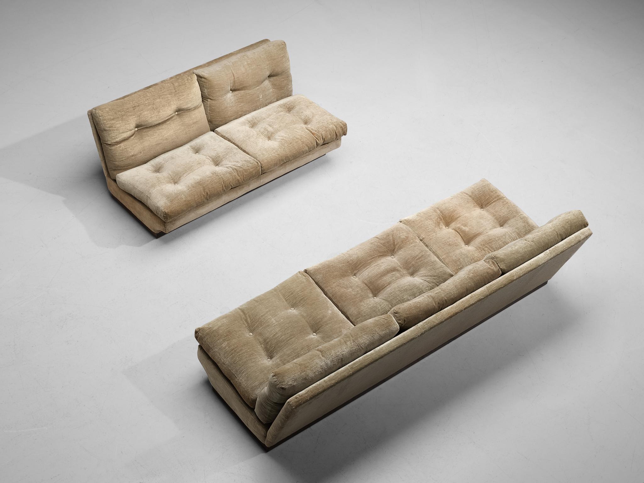 Alpi, set of three and two-seater sofa, velvet, lacquered wood, Italy, 1966

These delicate sofas truly intensify the experience of sitting itself and is a standout in one's modern room. These models are well-designed featuring clear lines and
