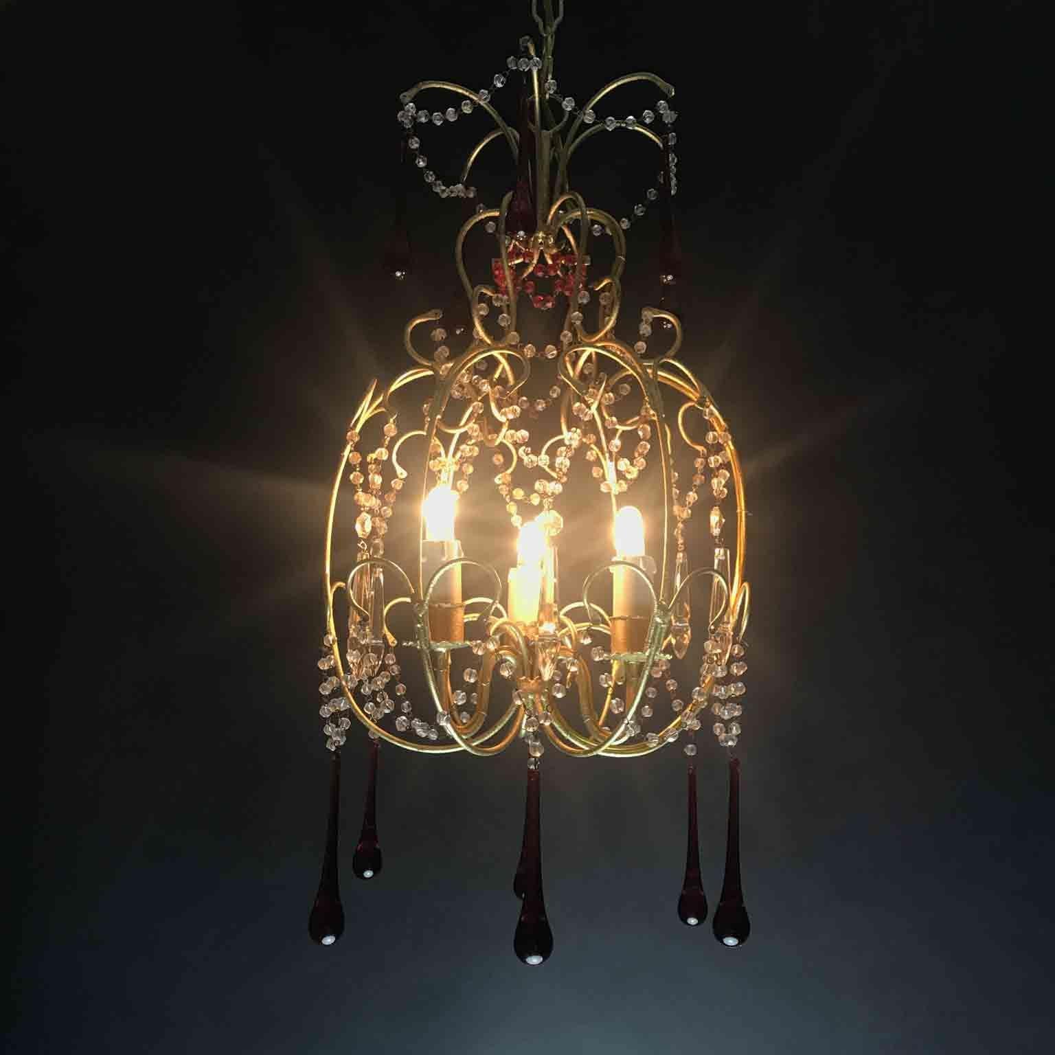 Italian Crystal Chandelier Red Glass Drops Gilt Brass Cage 1970s In Good Condition In Milan, IT
