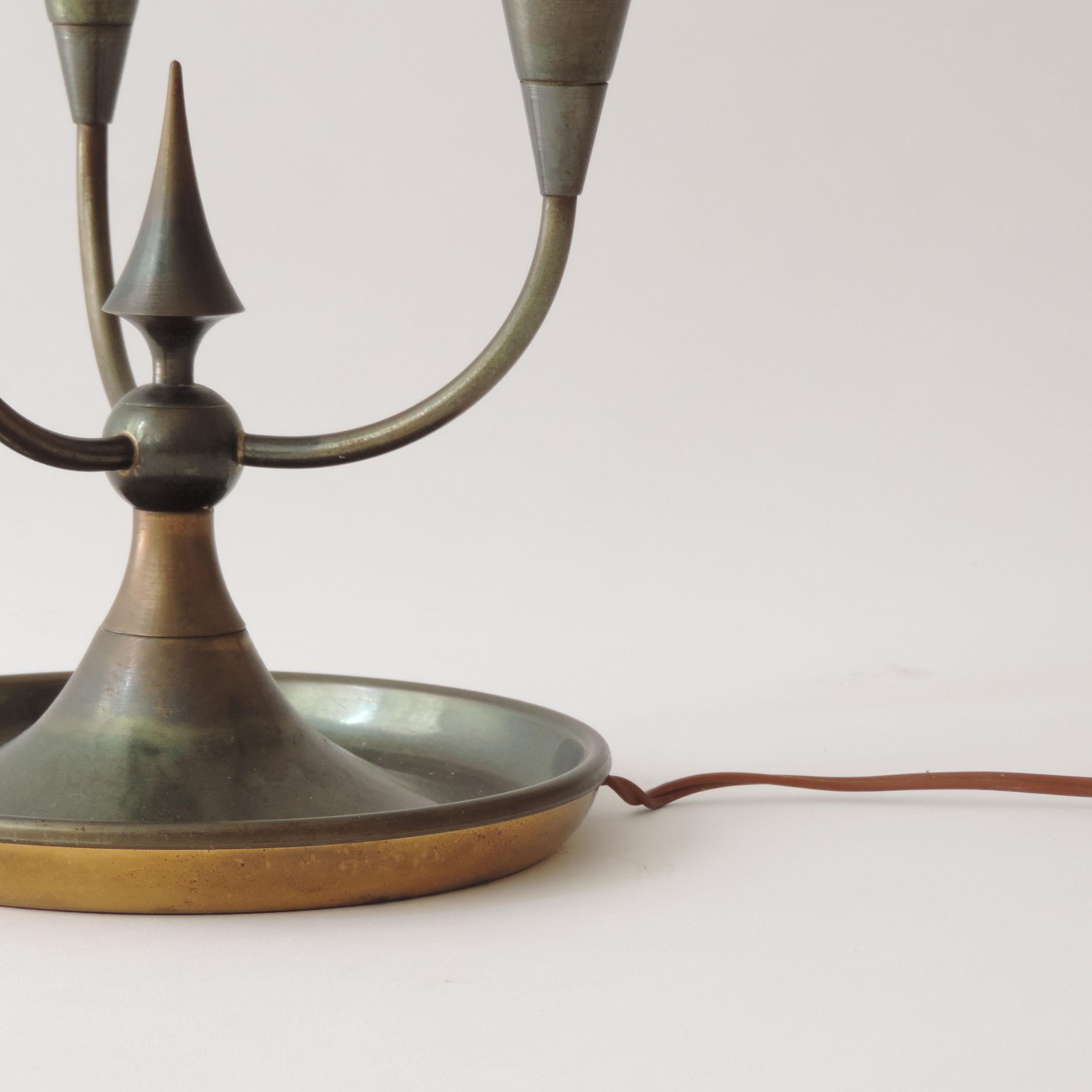 Italian three lights table lamp in brass and glass, Italy, 1940s.