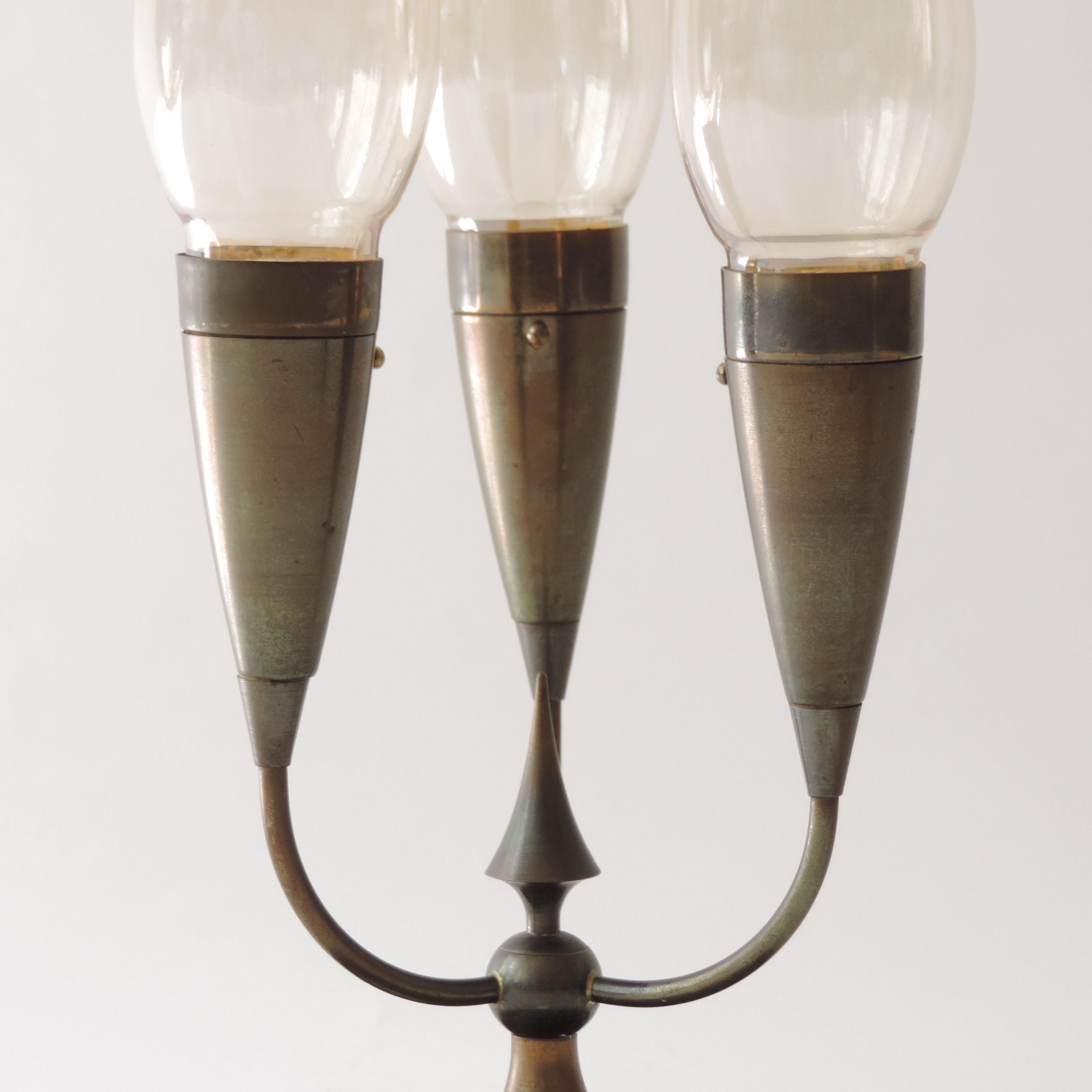 Mid-Century Modern Italian Three Lights Table Lamp in Brass and Glass, Italy, 1940s For Sale