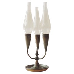 Lámpara de mesa italiana de tres luces en latón y cristal, Italia, años 40