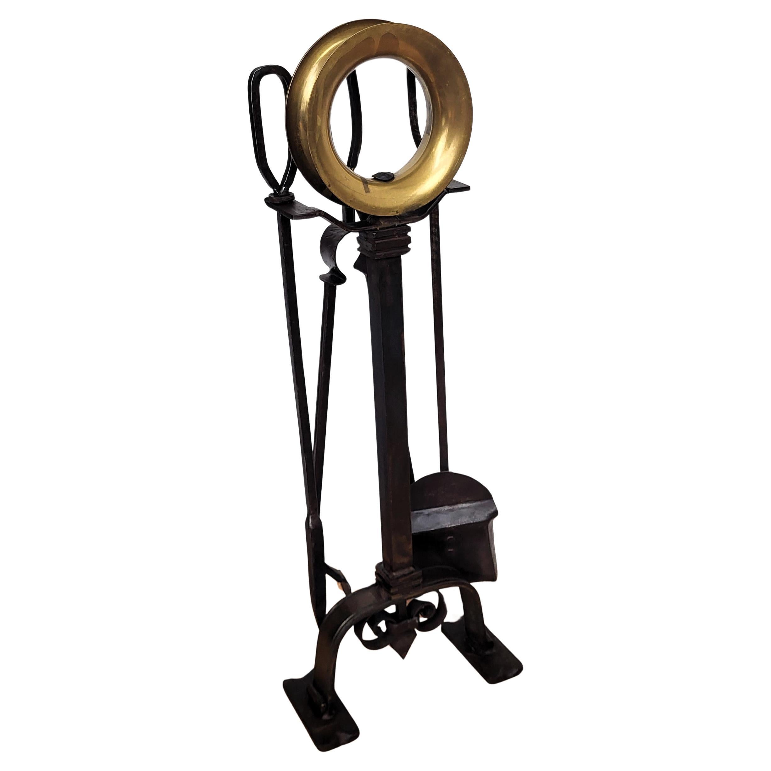 Juego italiano de tres utensilios vintage de latón para chimenea con soporte