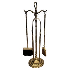 Juego italiano de tres piezas de latón vintage para chimenea con soporte