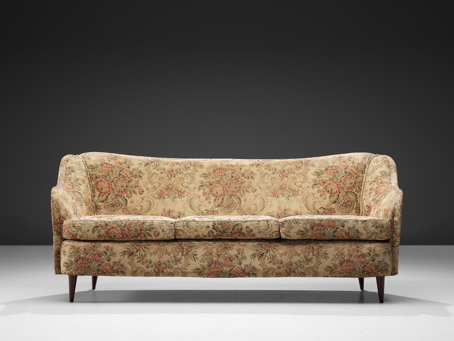 In the manner of Gio Ponti, three-seat sofa, floral fabric and wood, Italy, 1940s.

Elegant and feminine sofa designed in the style and time of Gio Ponti with original upholstery. This sofa features a curved, high back rest. The tapered wooden