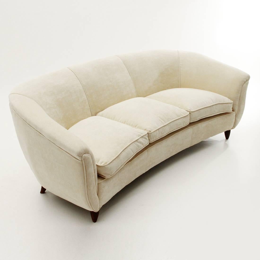 Italian Three-Seat White Velvet Sofa, 1950s In Excellent Condition In Savona, IT