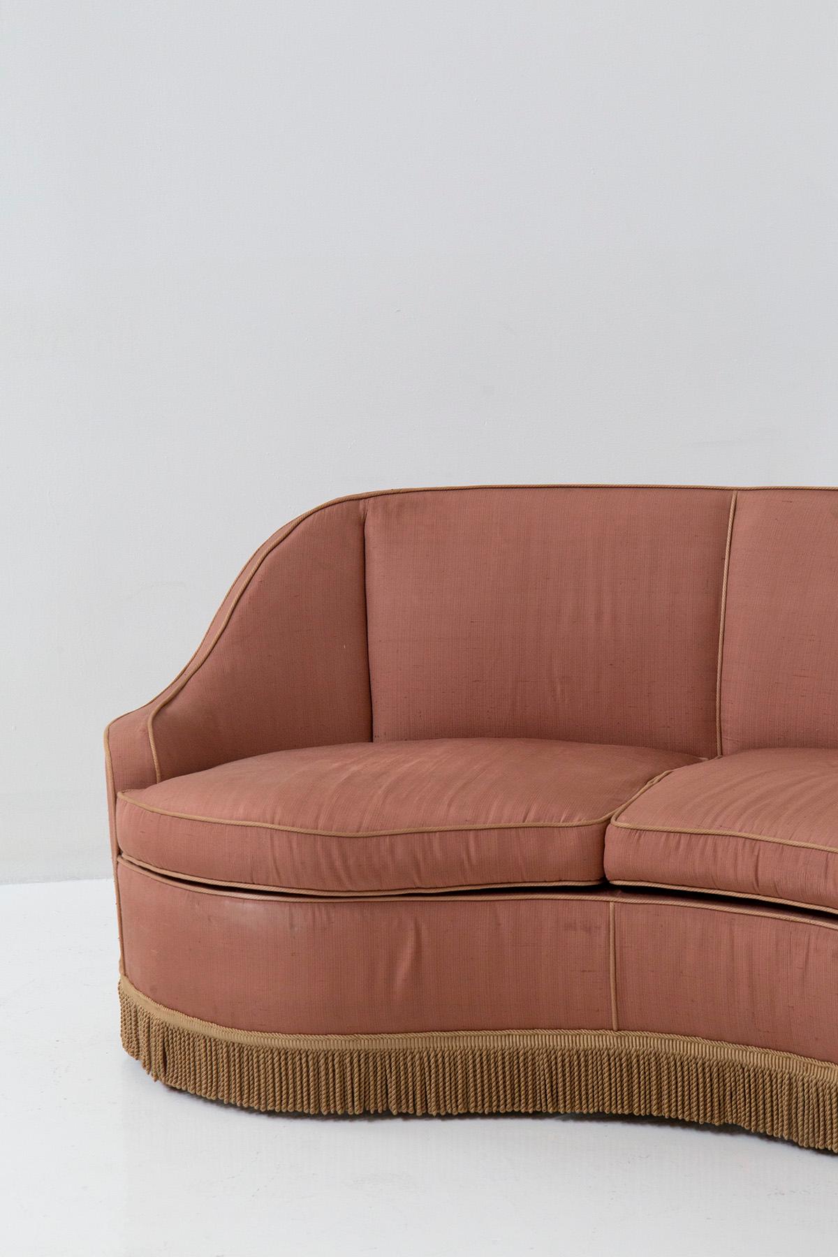 Italian three-seater sofa in pink fabric attributed to Gio Ponti 3