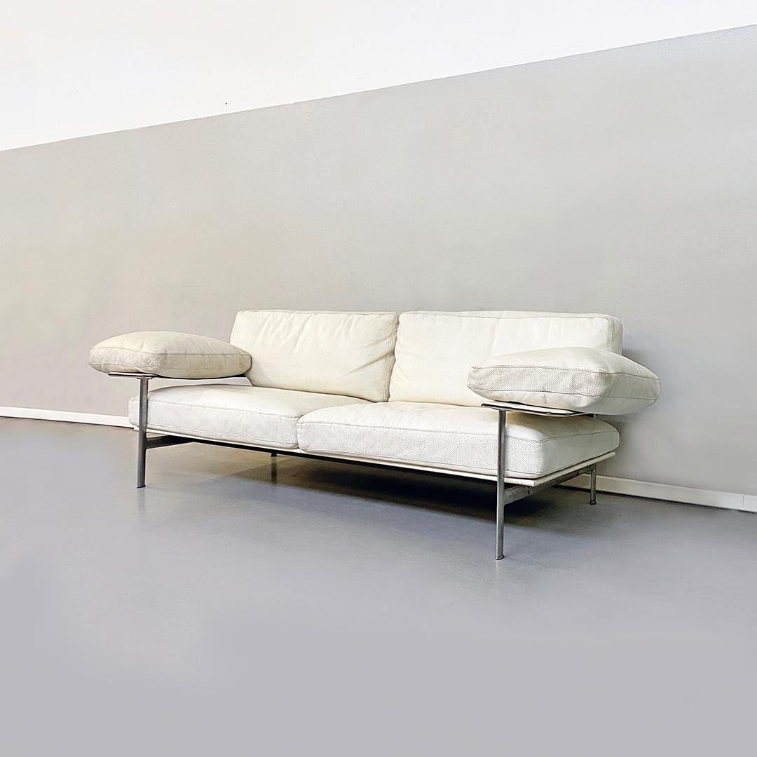 Italian Mid-Century Modern three-seater sofa model Diesis by Antonio Citterio for B&B, 1970s
Three-seater sofa model Diesis with armrests, with aluminum structure and padded cushions and 
covered in white leather of the time, still perfect.