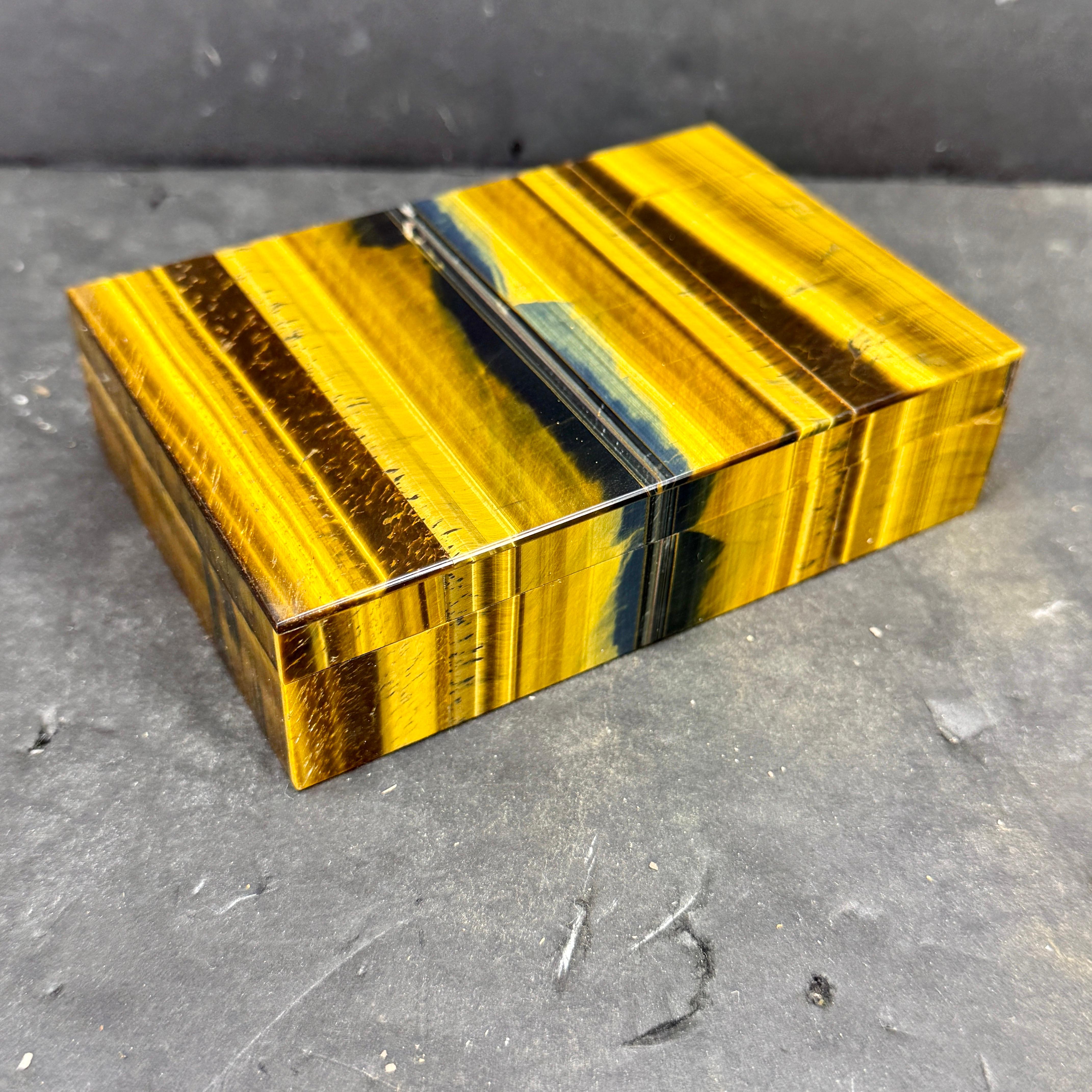 Boîte à bijoux en pierre semi-précieuse Œil de tigre italien en vente 1