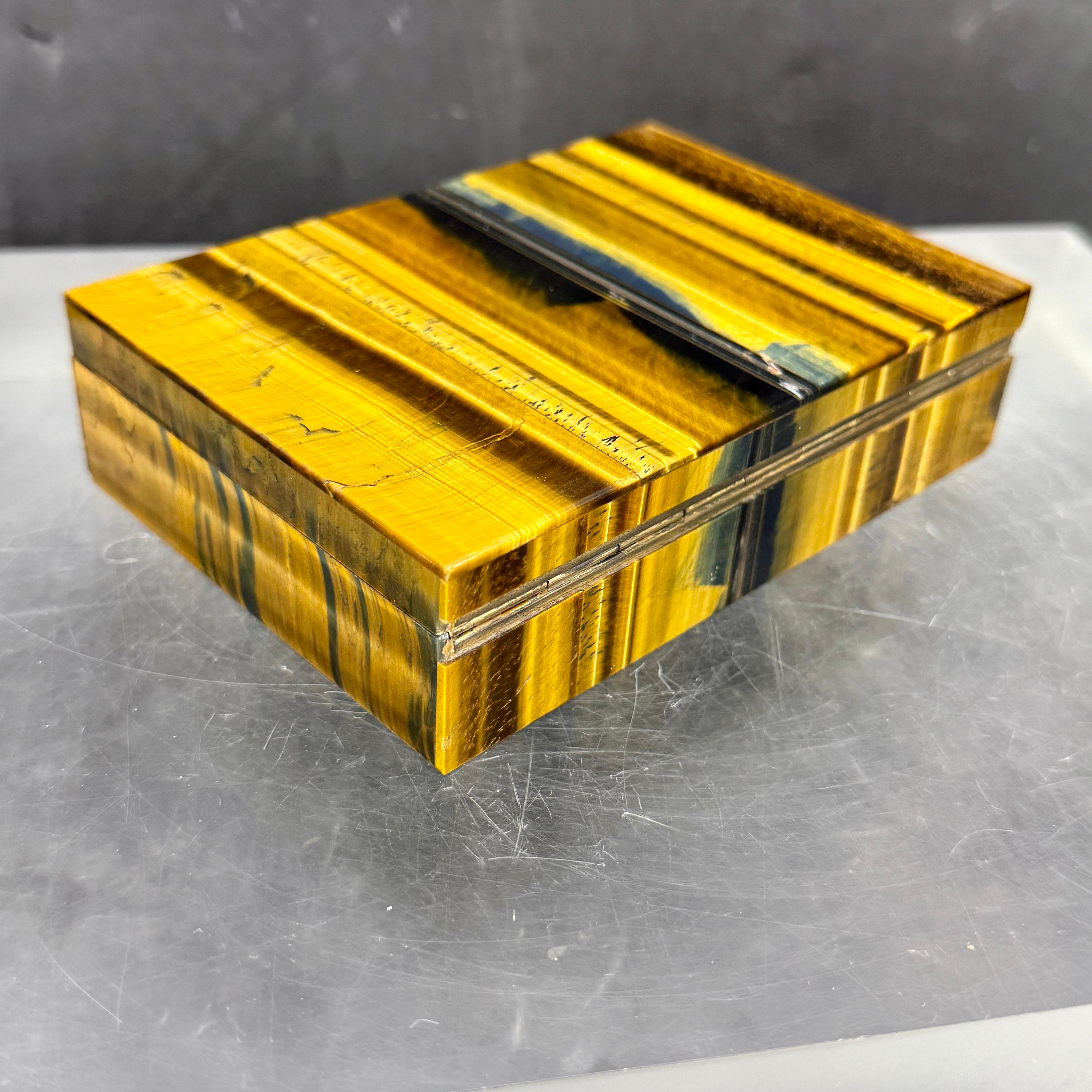 Boîte à bijoux en pierre semi-précieuse Œil de tigre italien en vente 3