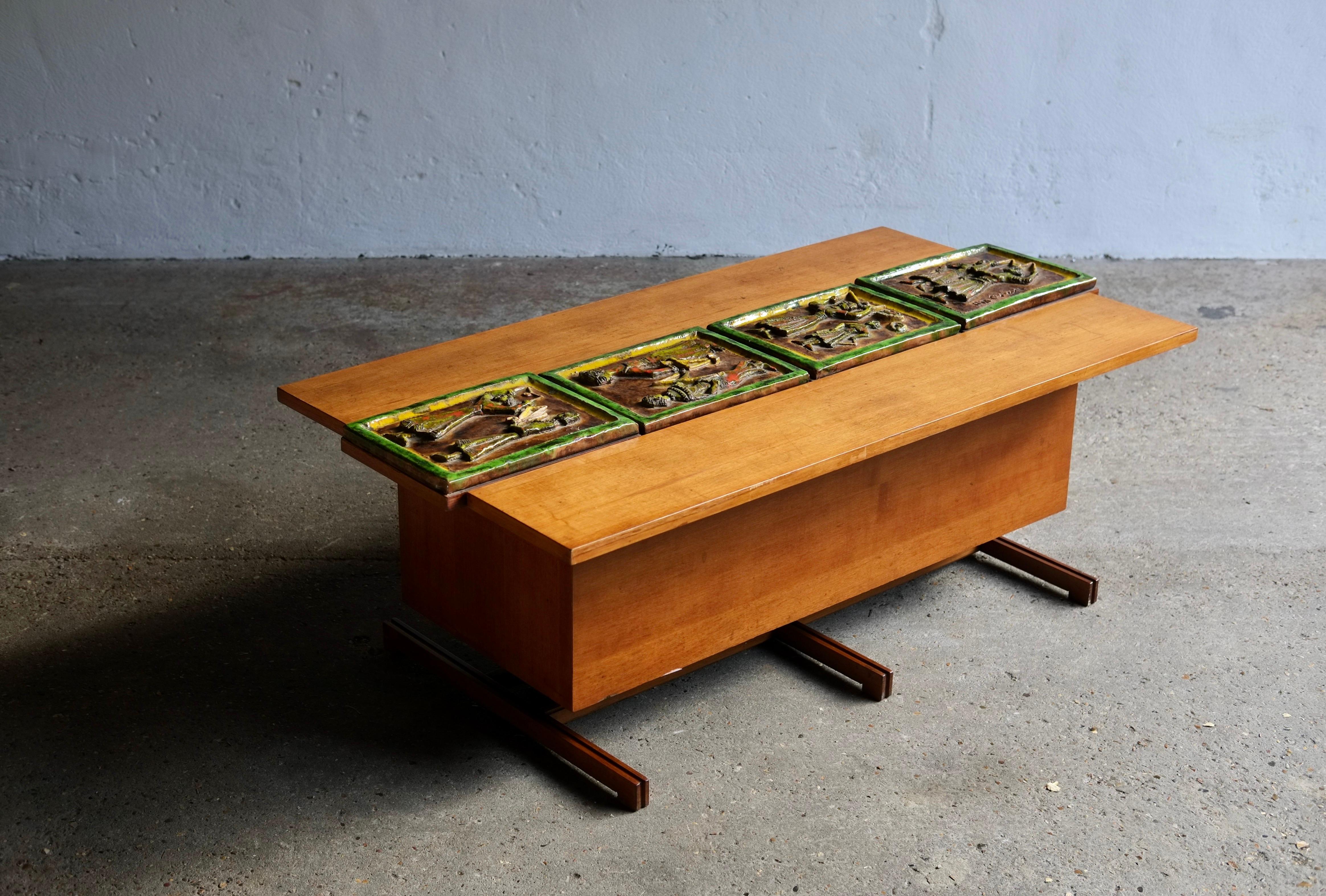 20th Century Italian Tiled Cocktail Coffee Table For Sale