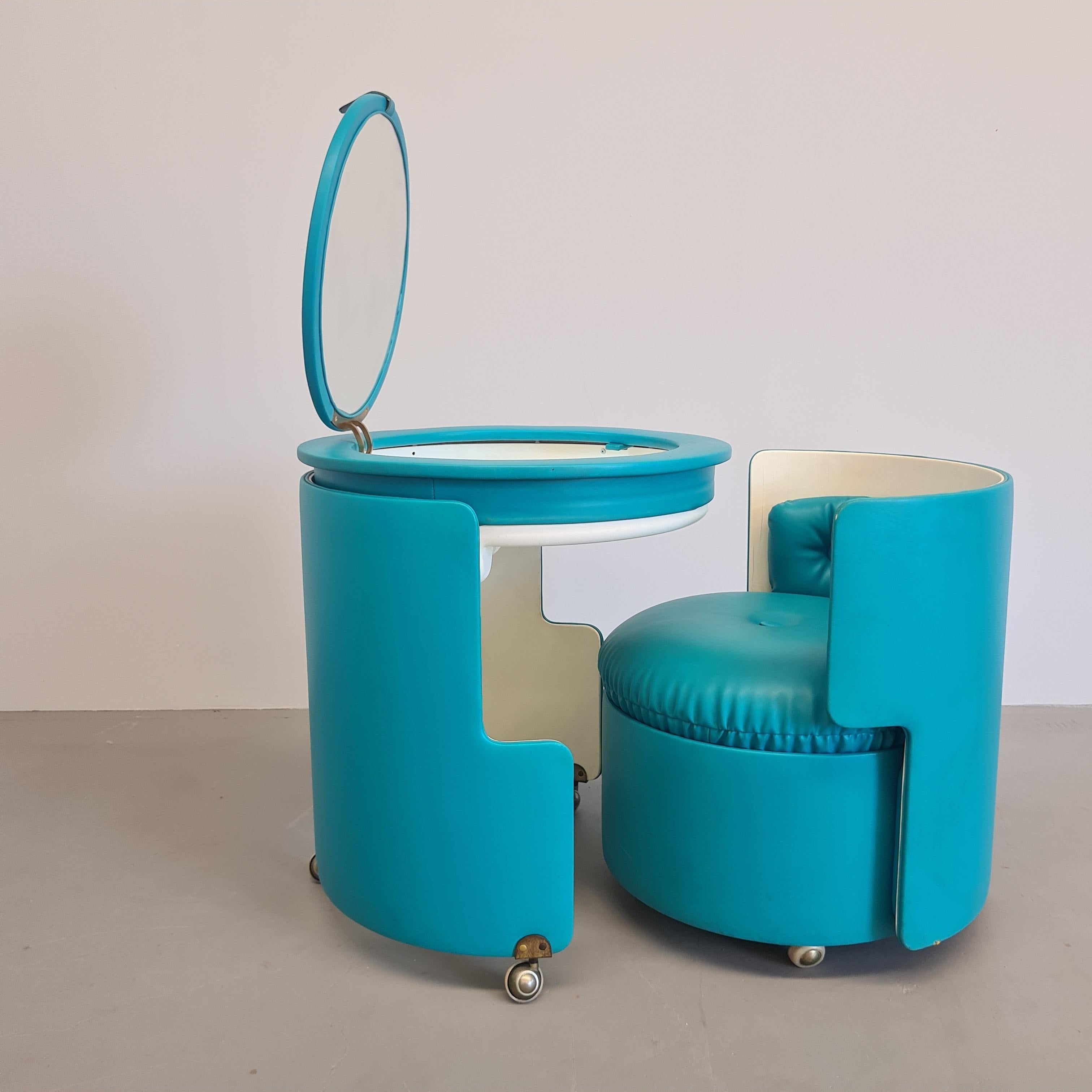 italian make-up dressing table with Dilly Dally armchair by L.Massoni for Poltrona Frau 1
