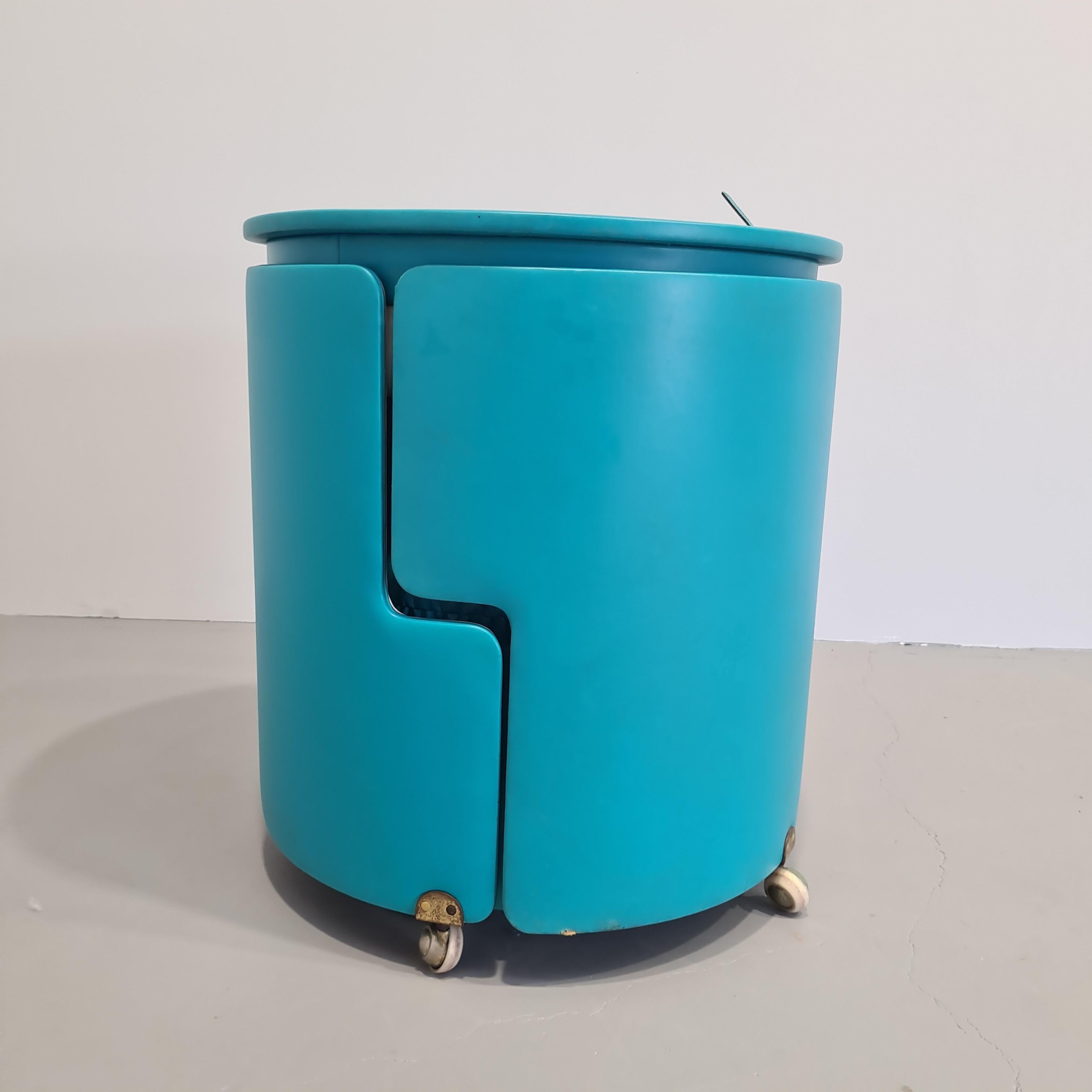 Toilet model Dilly Dally designed by Luigi Massoni for Poltrona Frau in the 1960s. 
The dressing table has a round top with a lift-up mirror cover with a makeup or jewelry and general accessories shelf inside
The plotrona has a round shape and can