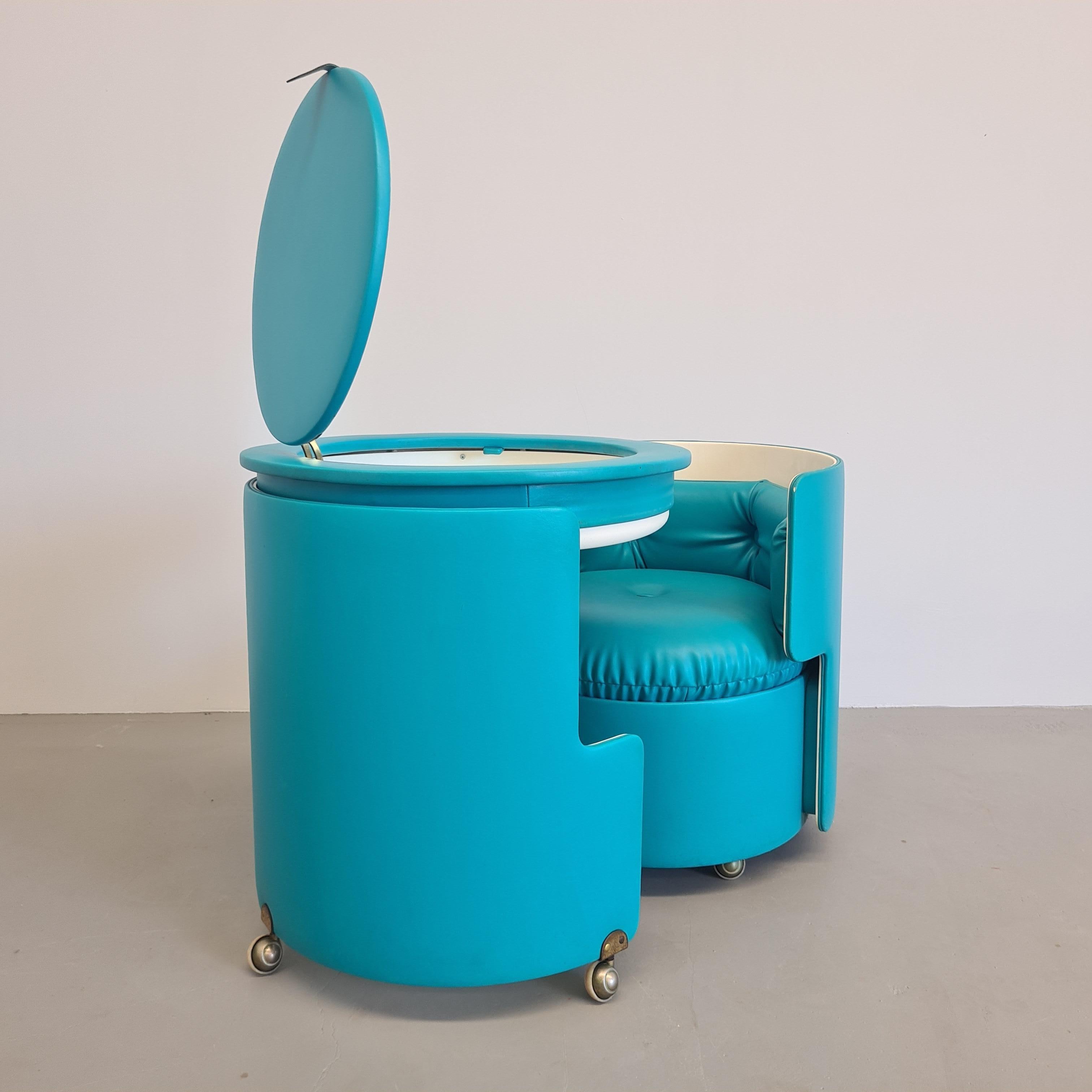 20th Century italian make-up dressing table with Dilly Dally armchair by L.Massoni for Poltrona Frau