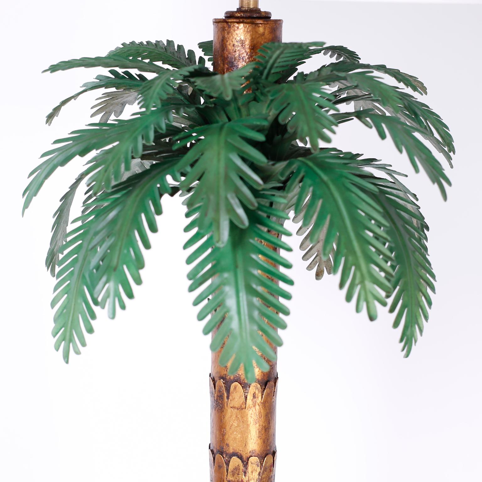Mid-Century Modern Lampadaire italien en tôle et métal doré en forme de palmier en vente