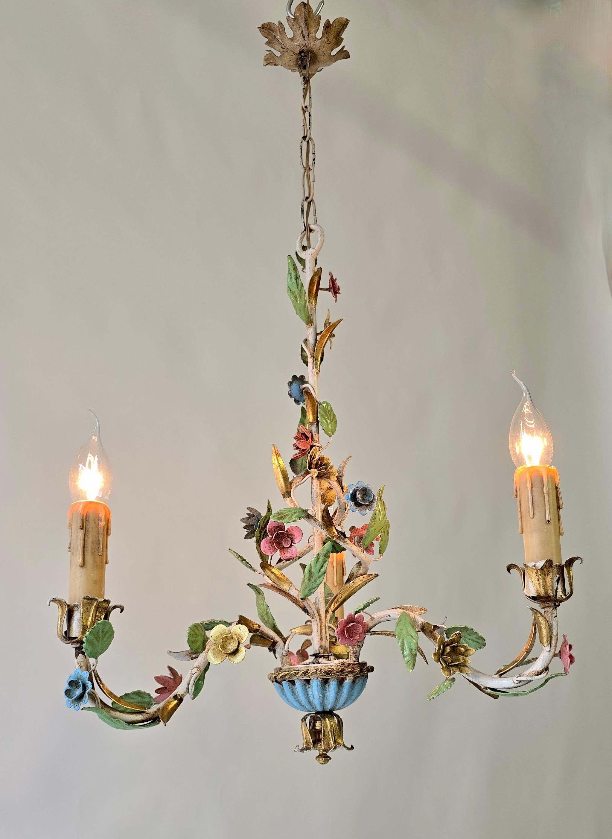 Mid-Century Modern Italian Tole Chandelier with Polychrome Flowers, Mid-Century / Hollywood Regency For Sale
