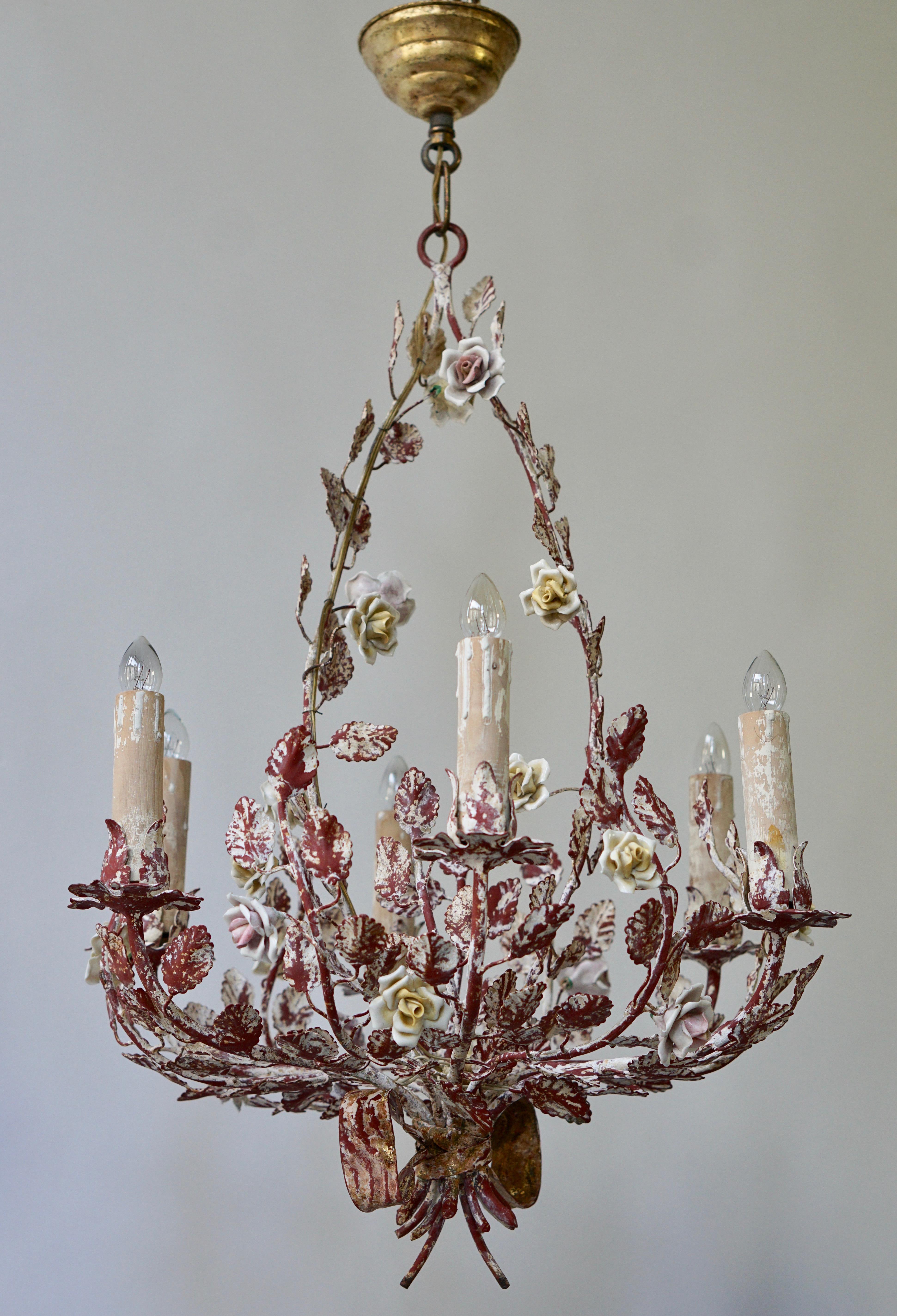A cheery patinated Italian six-light tôle flower chandelier from the 1960s.
The charming piece will add a touch of freshness to whatever room you place it in.
Measures: Diameter 50 cm.
Height fixture 60 cm.
Total height 80 cm.
Six E14 bulbs.