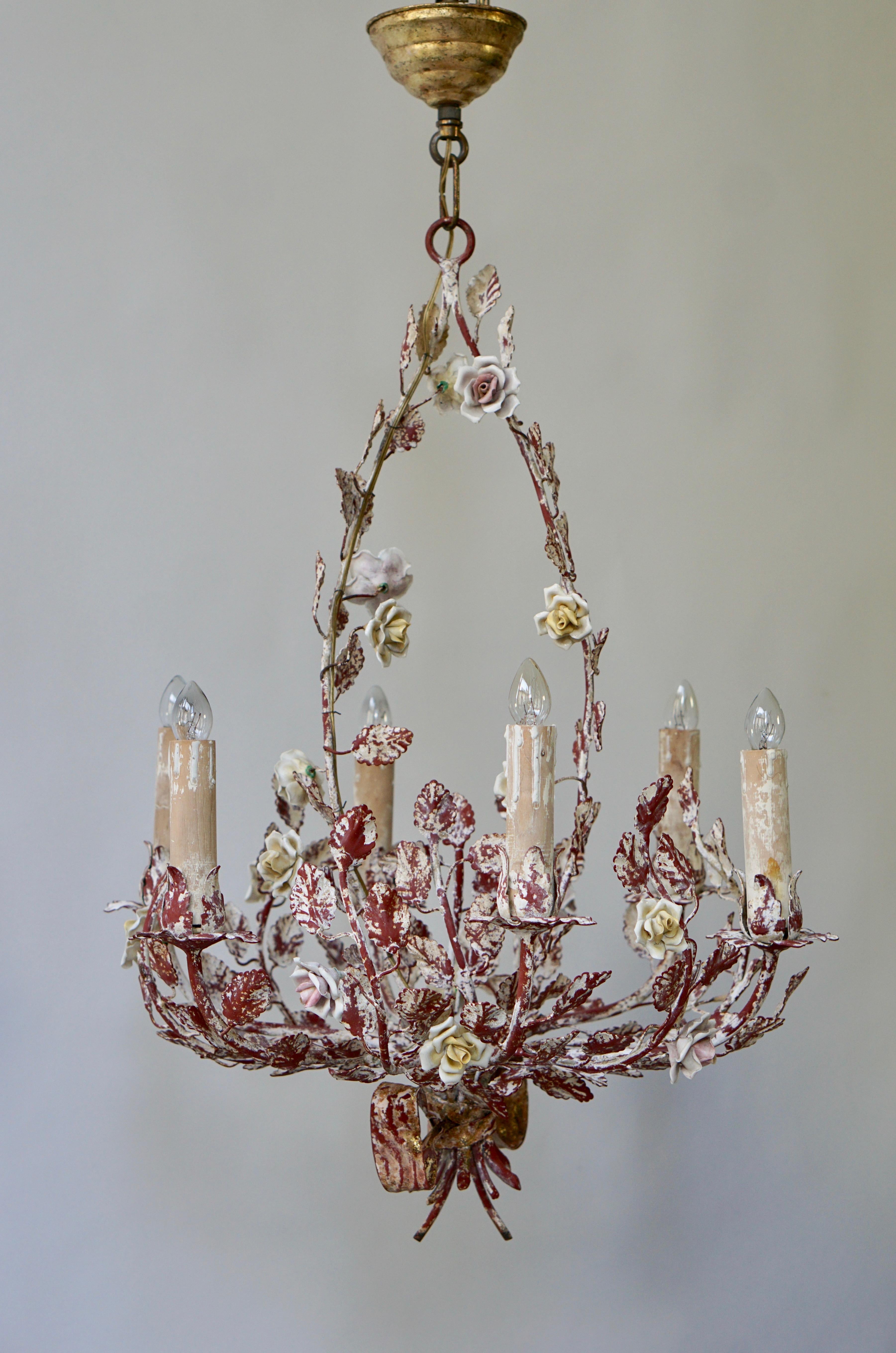 Mid-Century Modern Lustre italien en forme de chevalet avec fleurs en porcelaine, années 1960 en vente