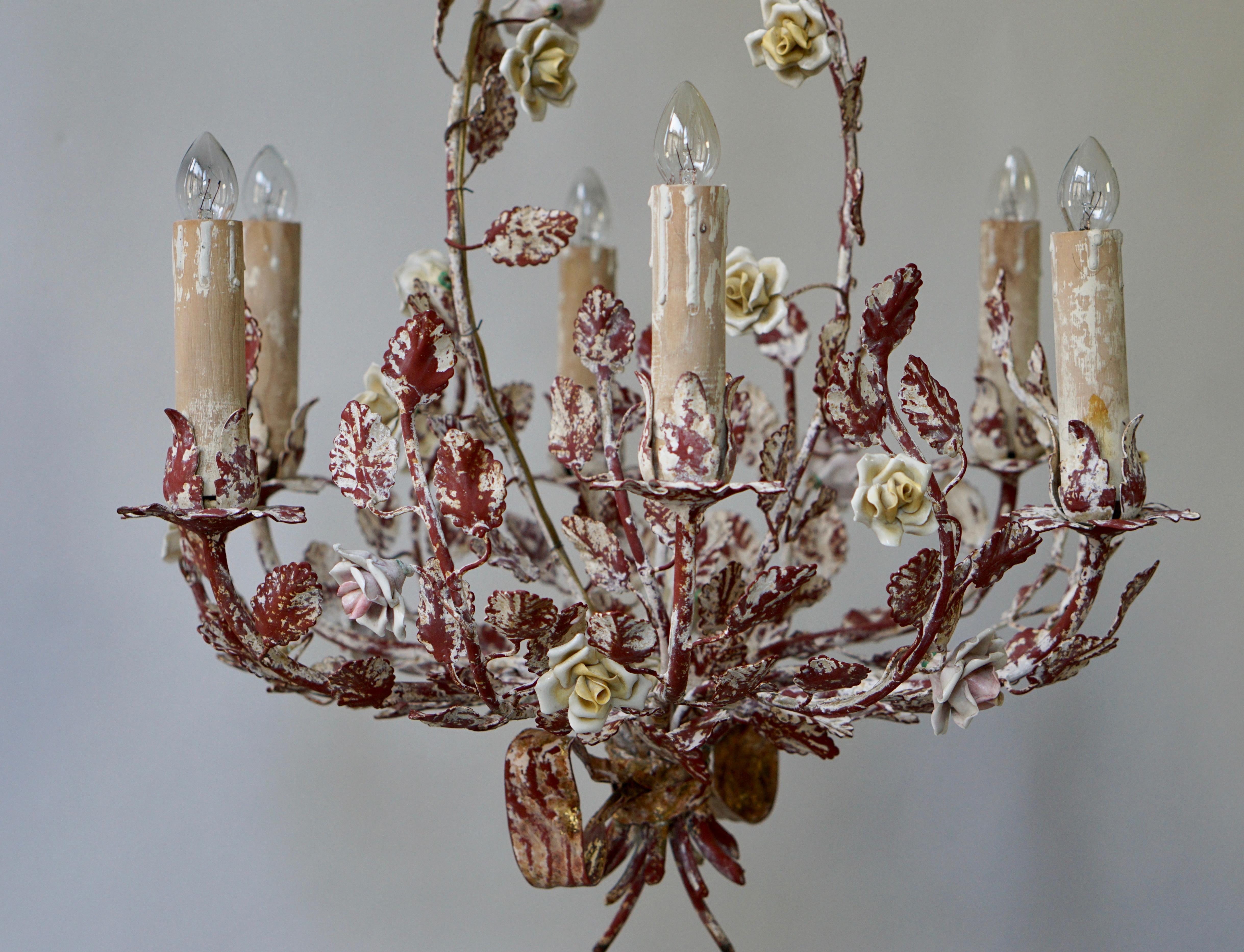 Lustre italien en forme de chevalet avec fleurs en porcelaine, années 1960 en vente 2