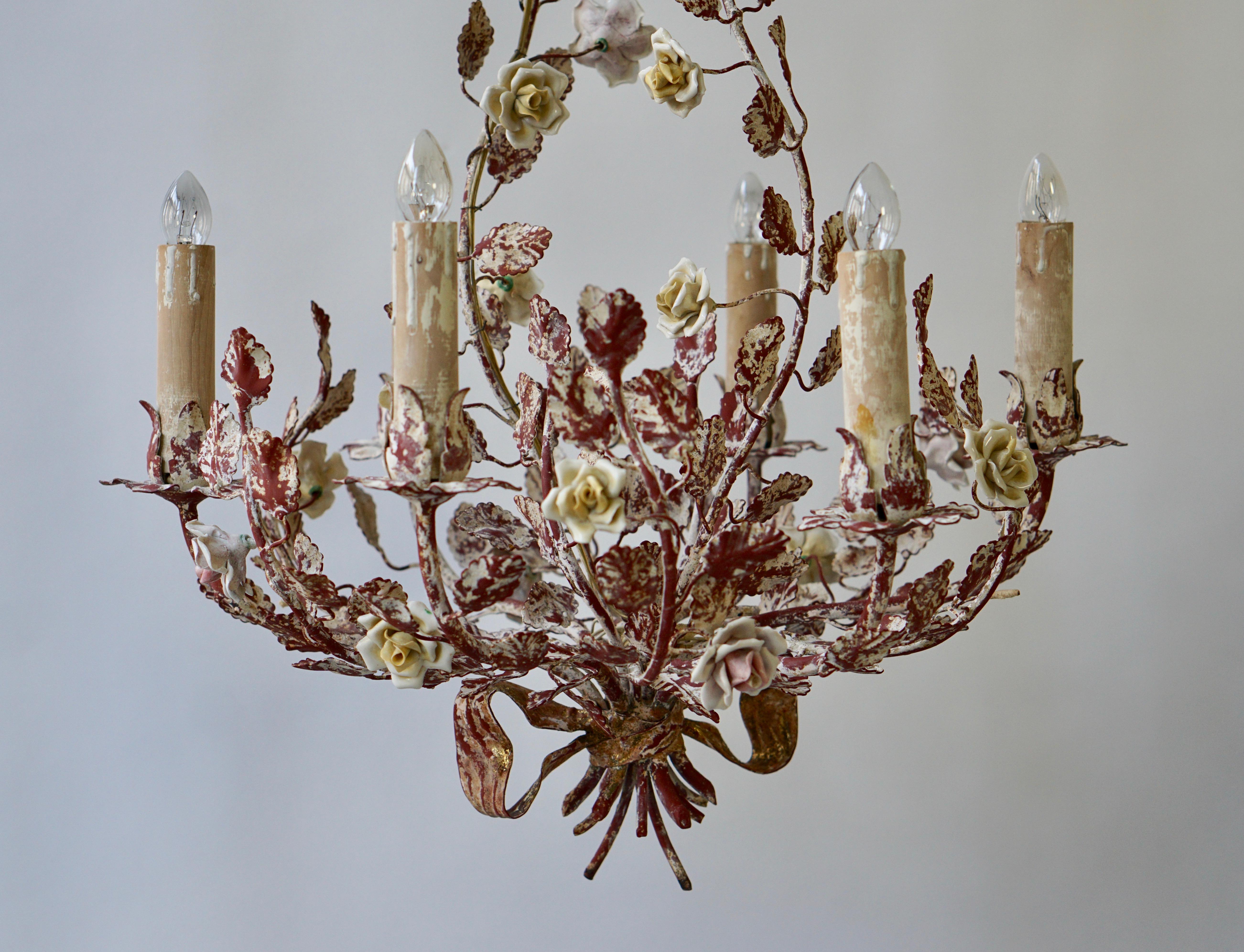 Lustre italien en forme de chevalet avec fleurs en porcelaine, années 1960 en vente 3