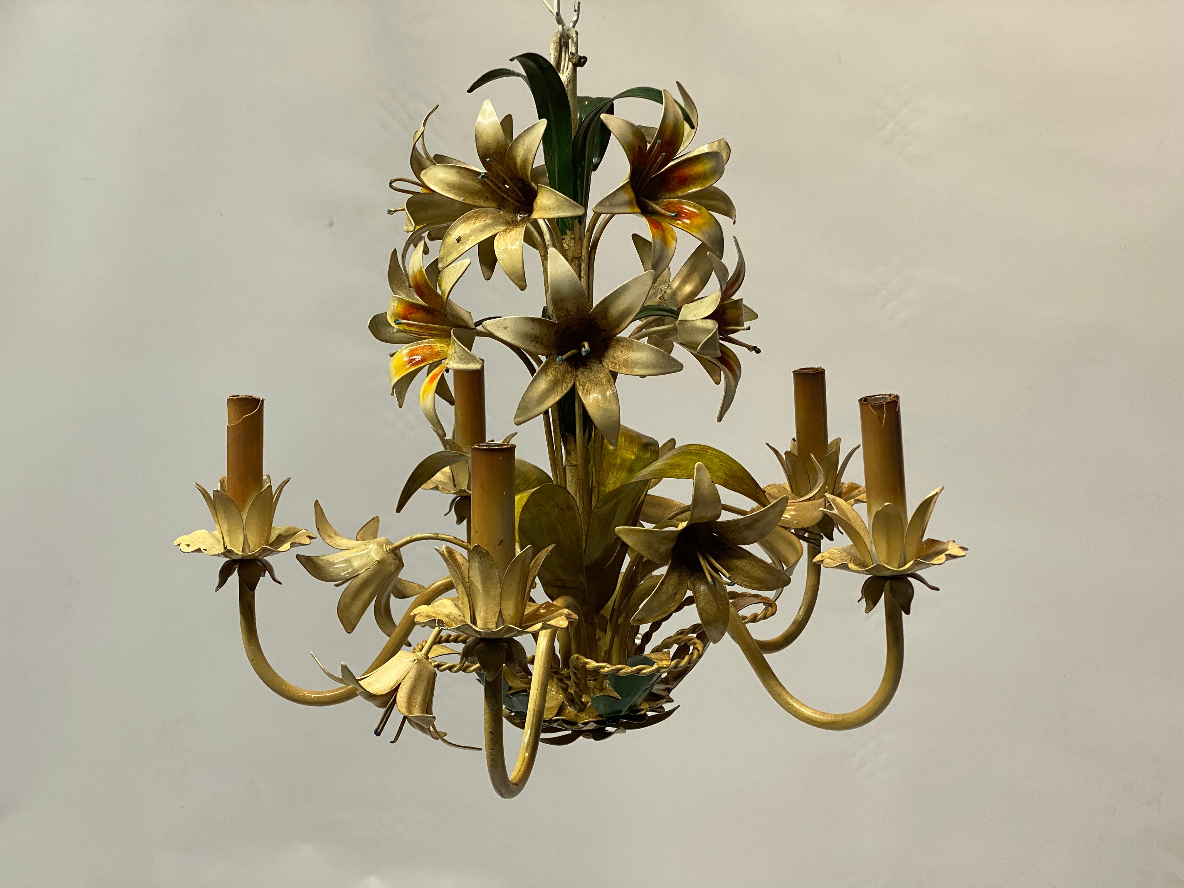 Italian Tole Floral Chandelier 1960s In Good Condition In Garnerville, NY