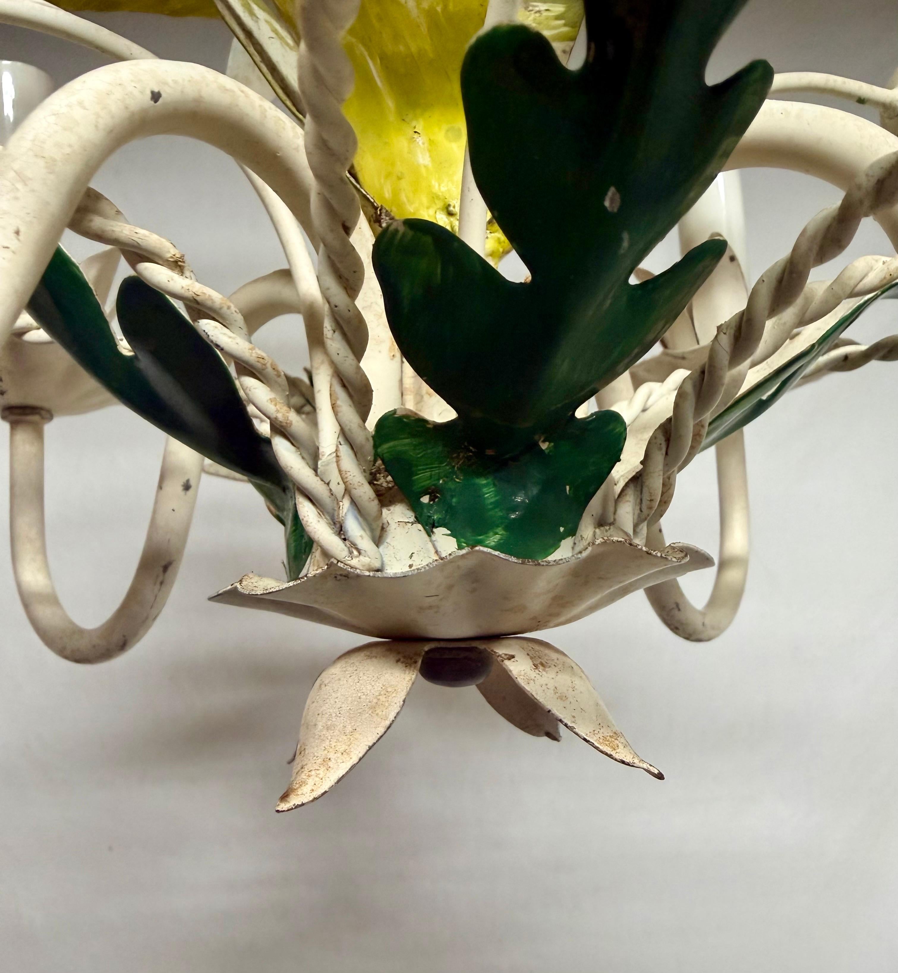 Italiano Lampadario italiano in talpa floreale con gigli in vendita