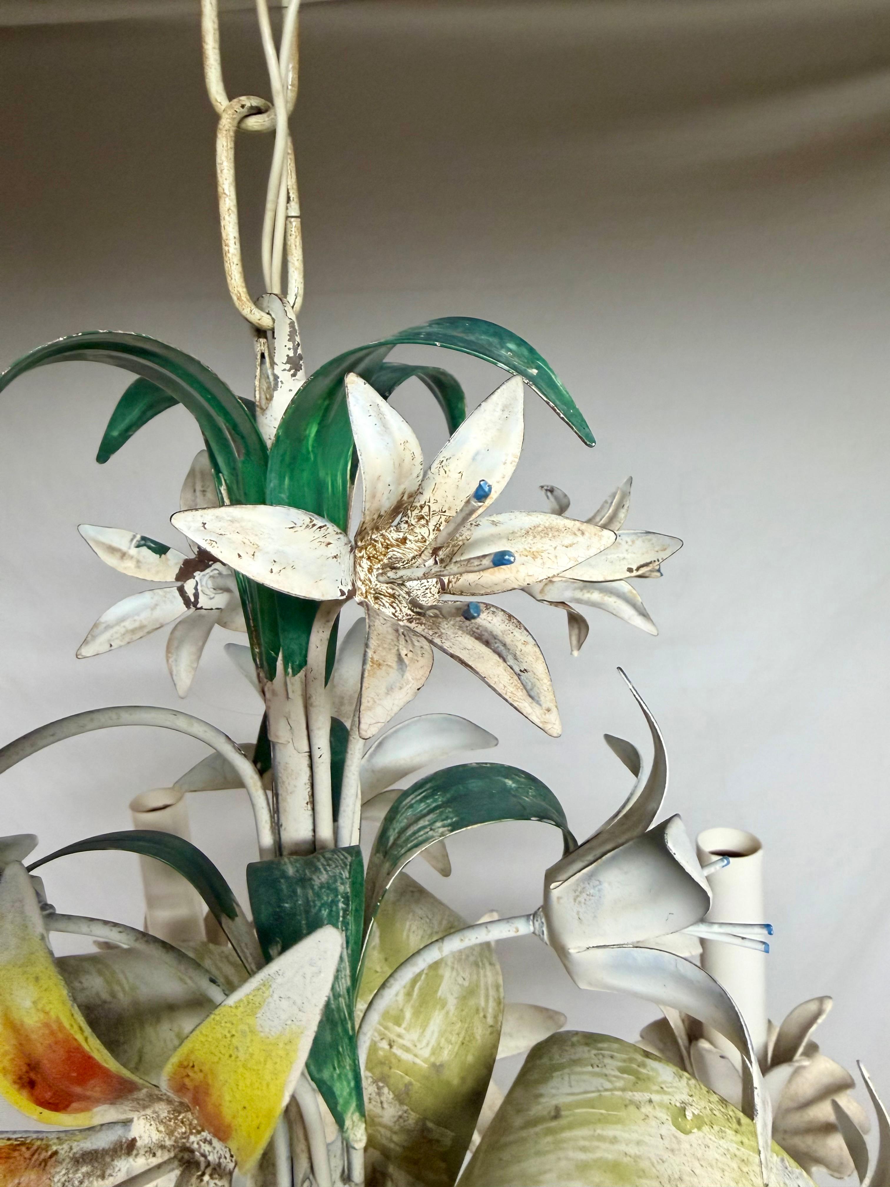 XX secolo Lampadario italiano in talpa floreale con gigli in vendita