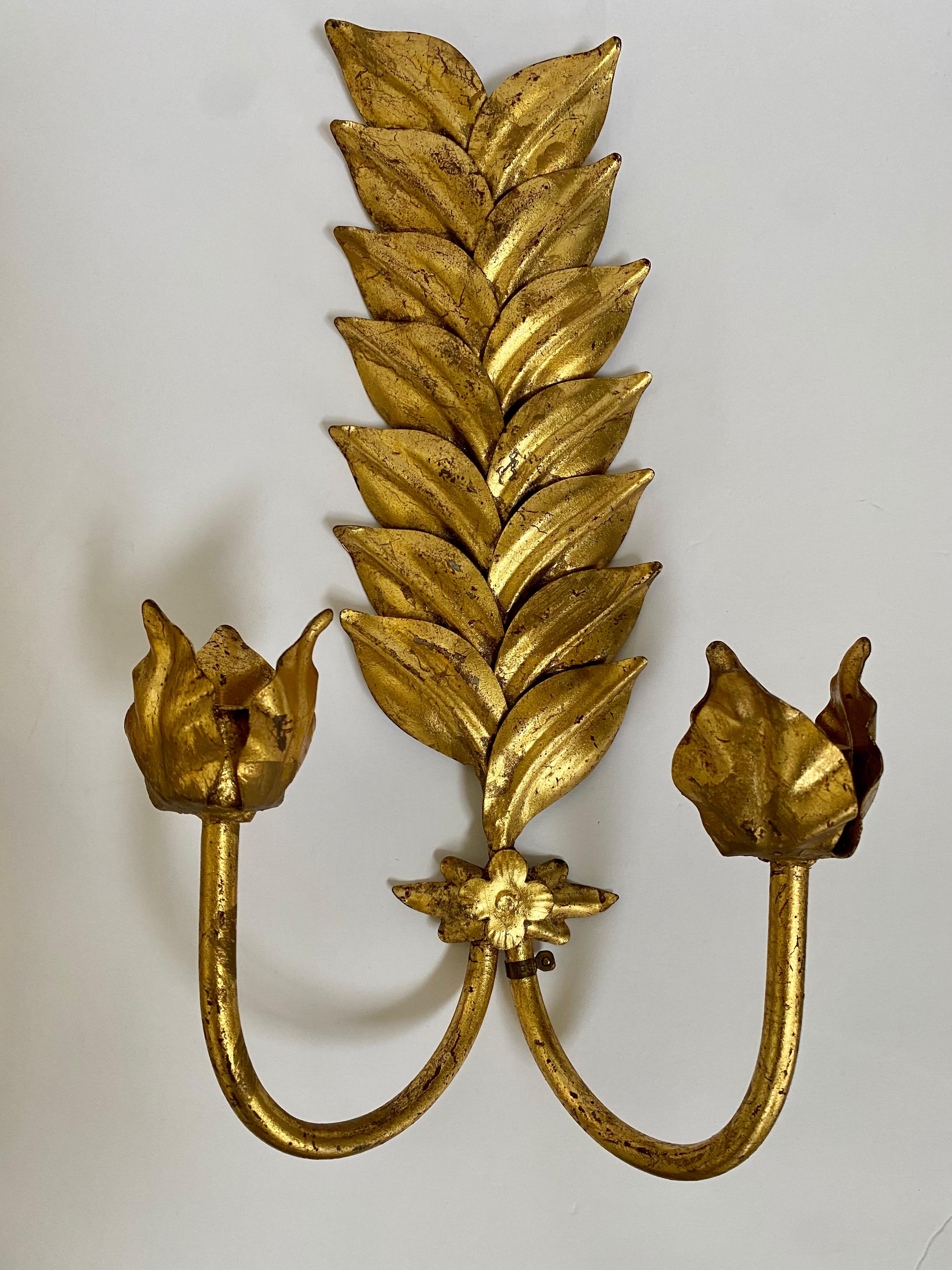 Italian Hollywood Regency Tole Gilt Metal Laurel Leaf Candle Wall Sconces, Pair In Good Condition In Lambertville, NJ