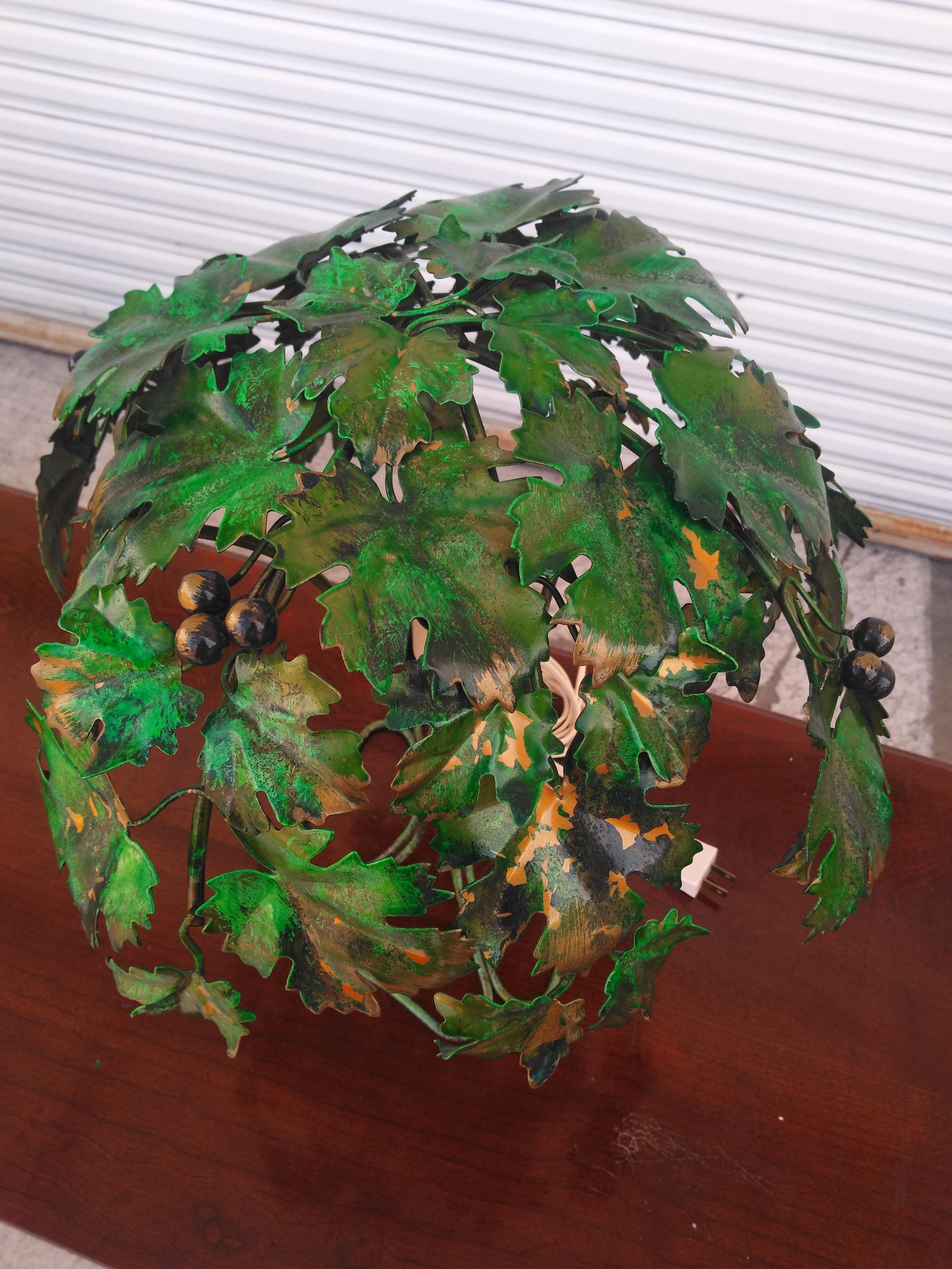Italian Tole Grape Tree Lamp In Good Condition In Pasadena, TX