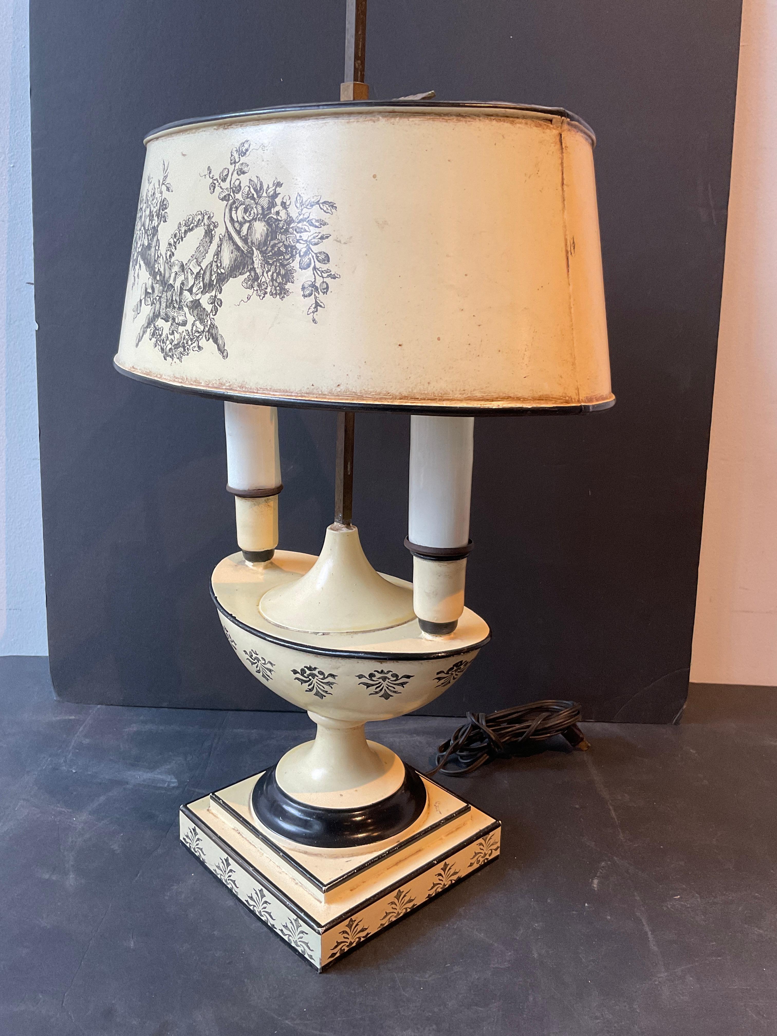 Late 20th Century Italian Tole lamp. For Sale
