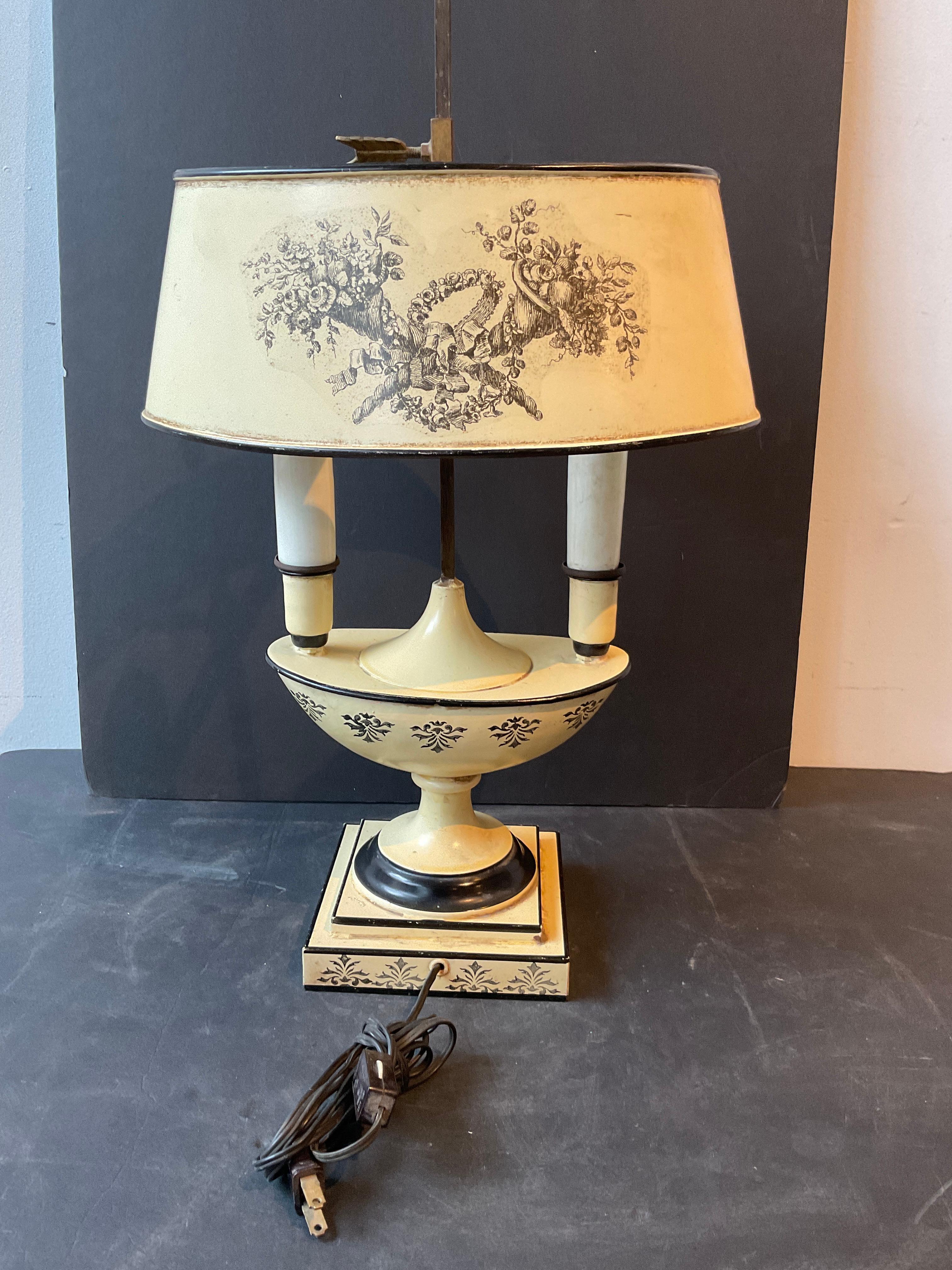 Italian Tole lamp. For Sale 1