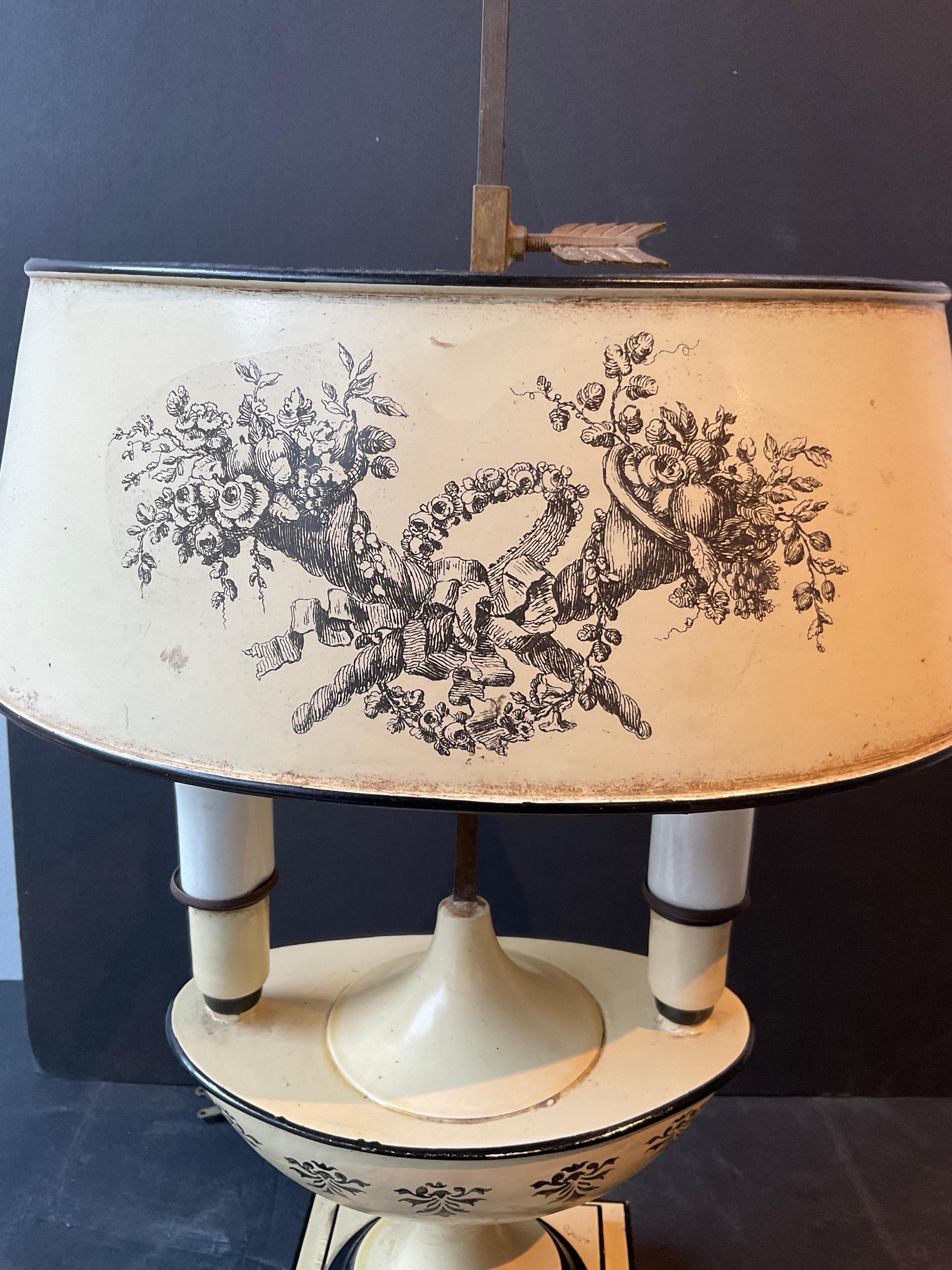 Italian Tole lamp. For Sale 3