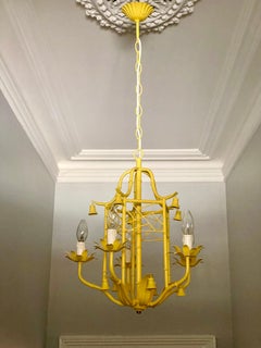 Lampadario Chinoiserie Tole Pagoda Giallo con terminale in ottone 1970s