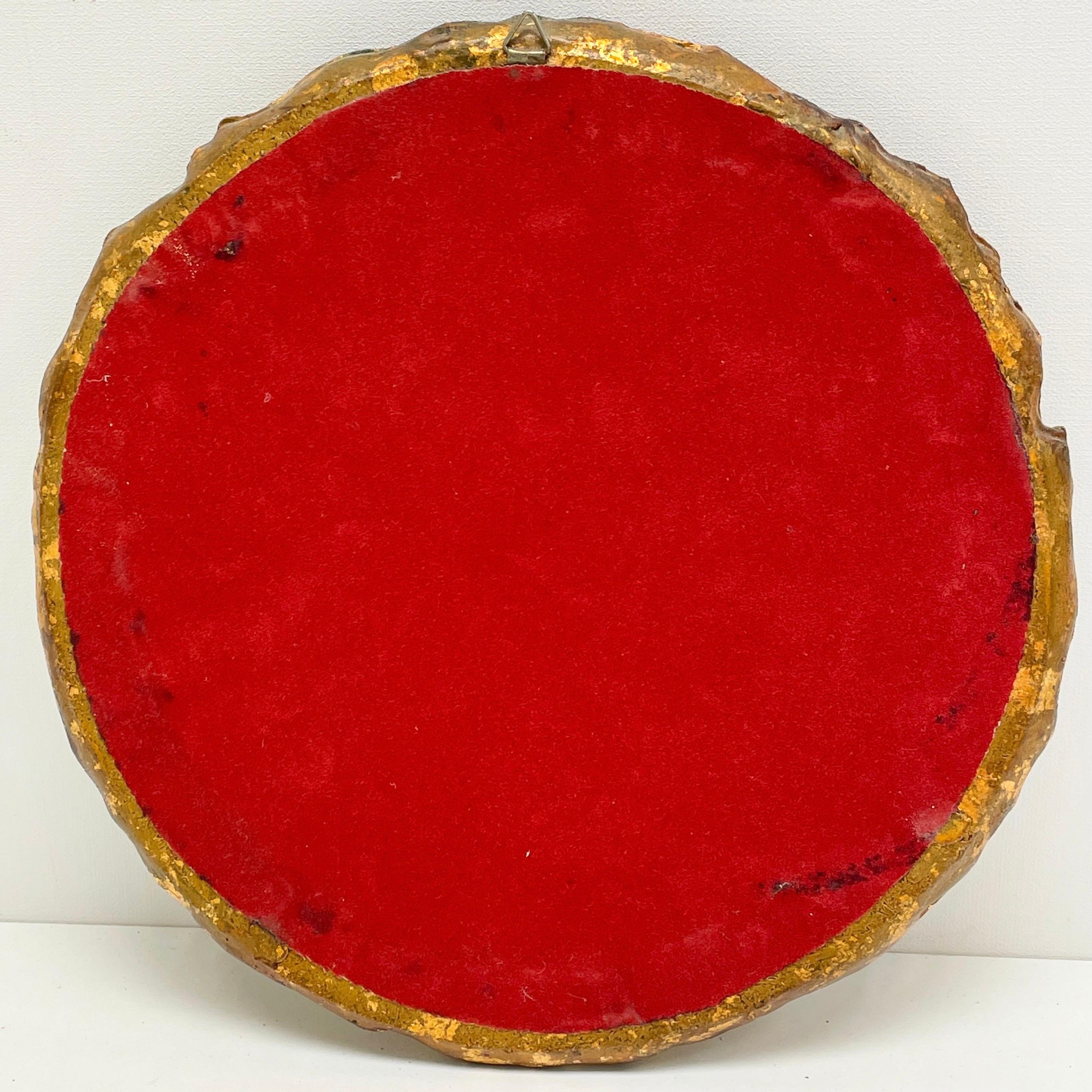 Italienischer Tole Toleware Chic-Spiegel aus vergoldetem Holz, ca. 1960er Jahre (Zusammensetzung) im Angebot