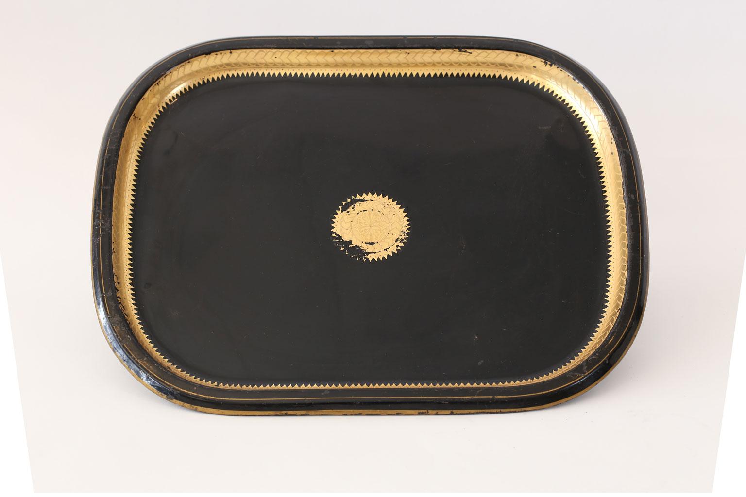 Italian gilded and ebonized tole tray dating to the early 19th century. Decorated in gilding and painted black.