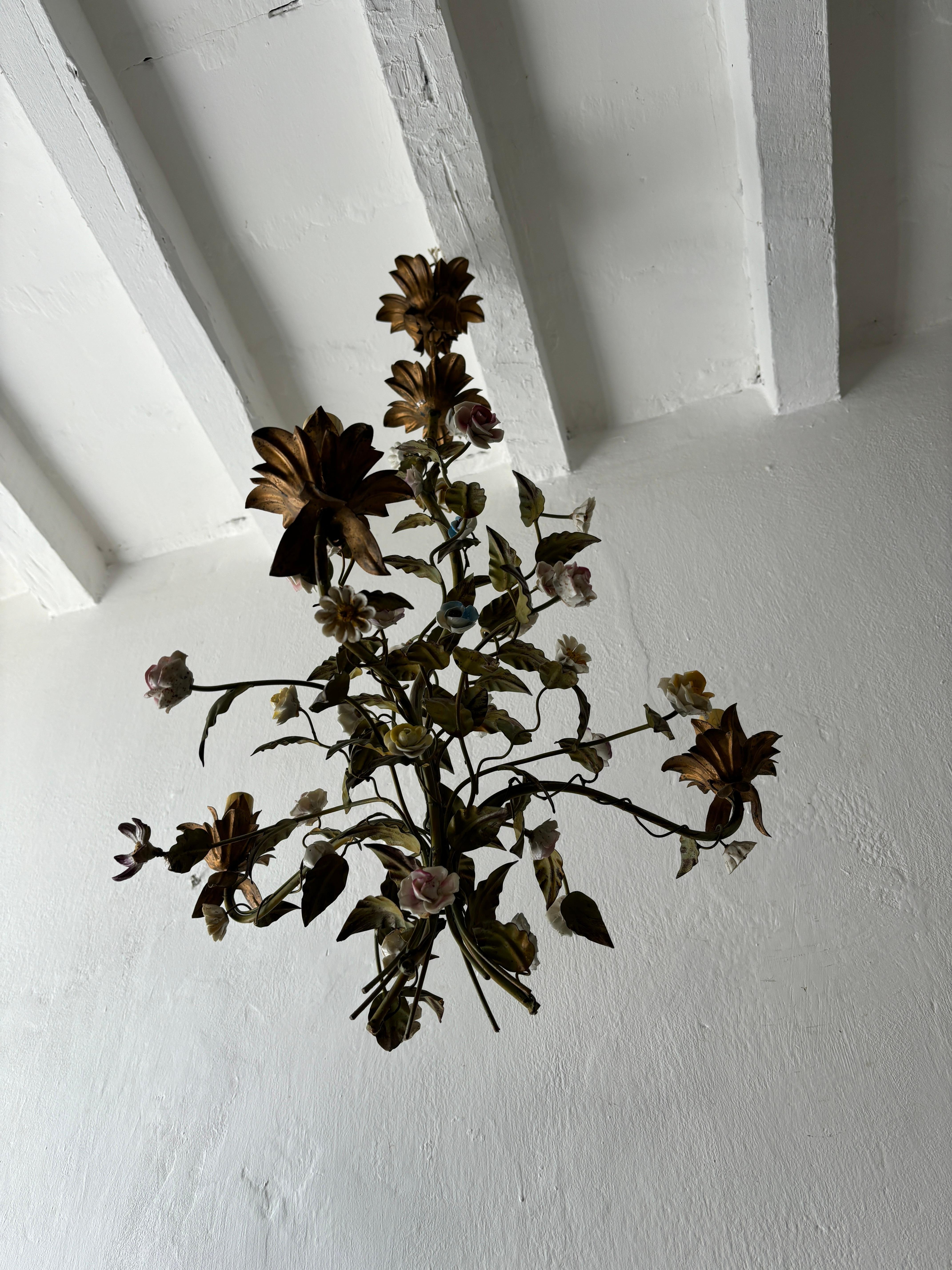 Italian Tole with Porcelain Flowers Polychrome Chandelier, circa 1870 4