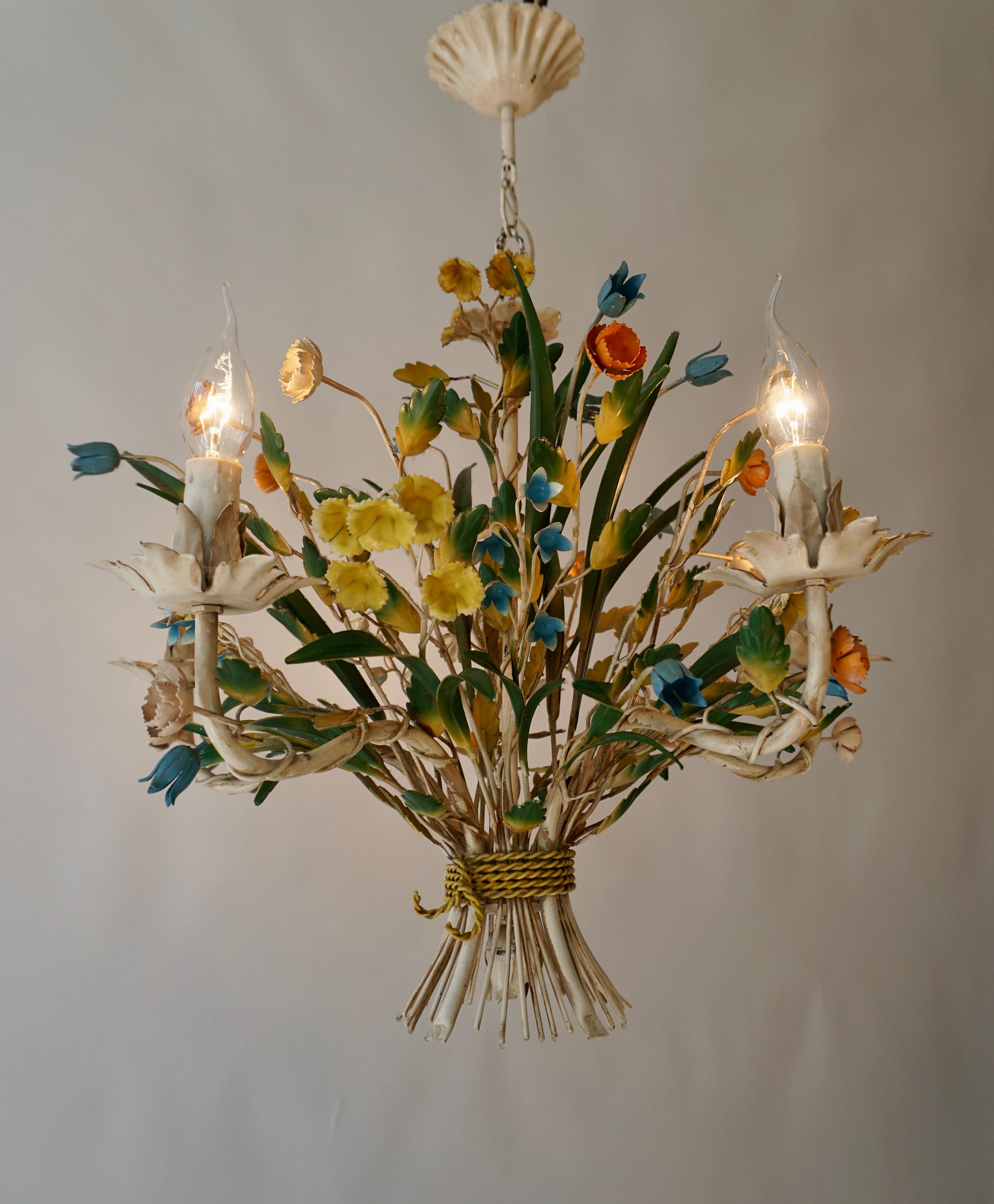A vintage tole five-light chandelier with yellow, green and orange flowers and leaf accents.Original paint finish in vibrant greens, and white.

Diameter,55 cm.
Height fixture 45 cm.
Total height 65 cm.

The light requires five single E14 screw fit