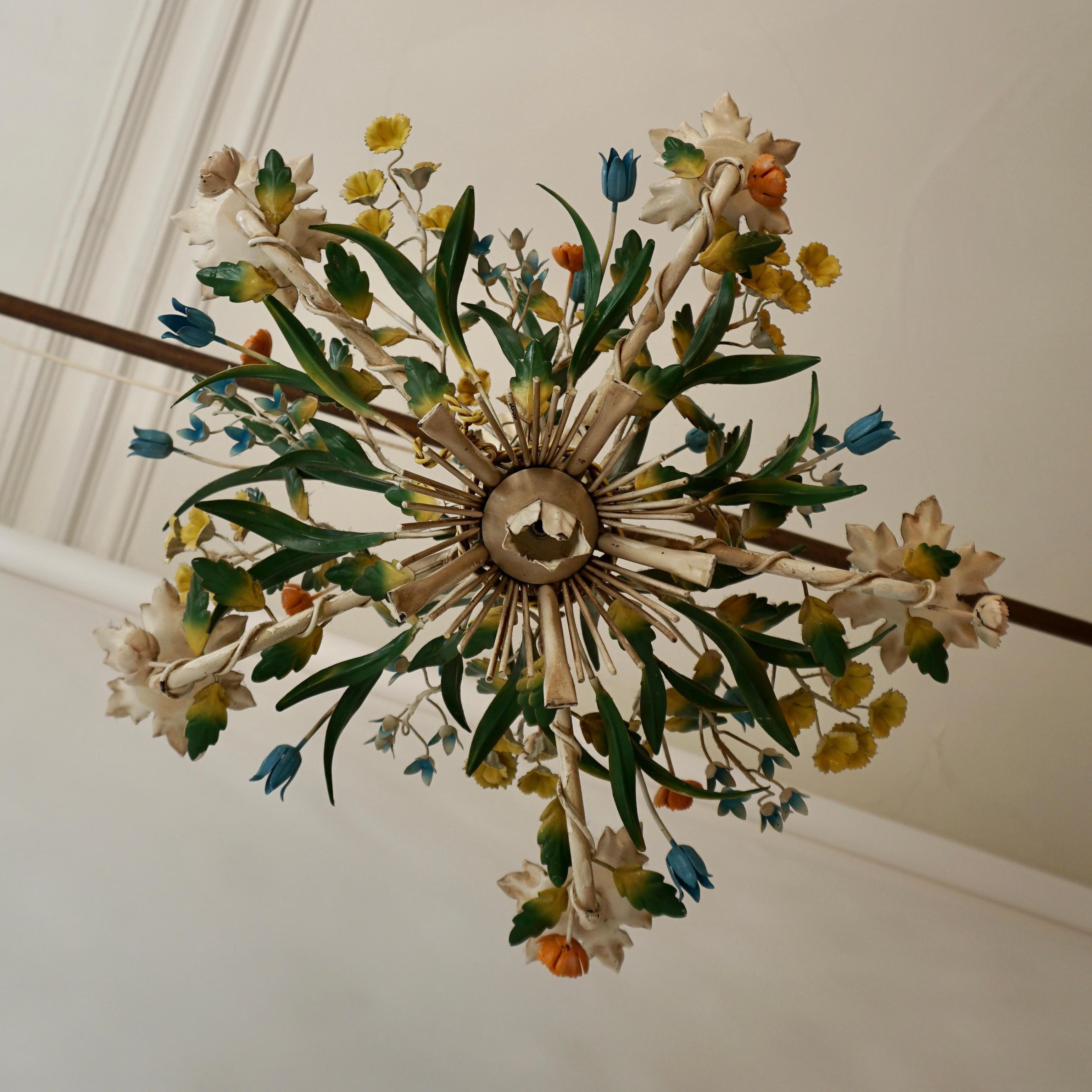 Italian Tole with Porcelain Flowers Polychrome Chandelier  For Sale 1
