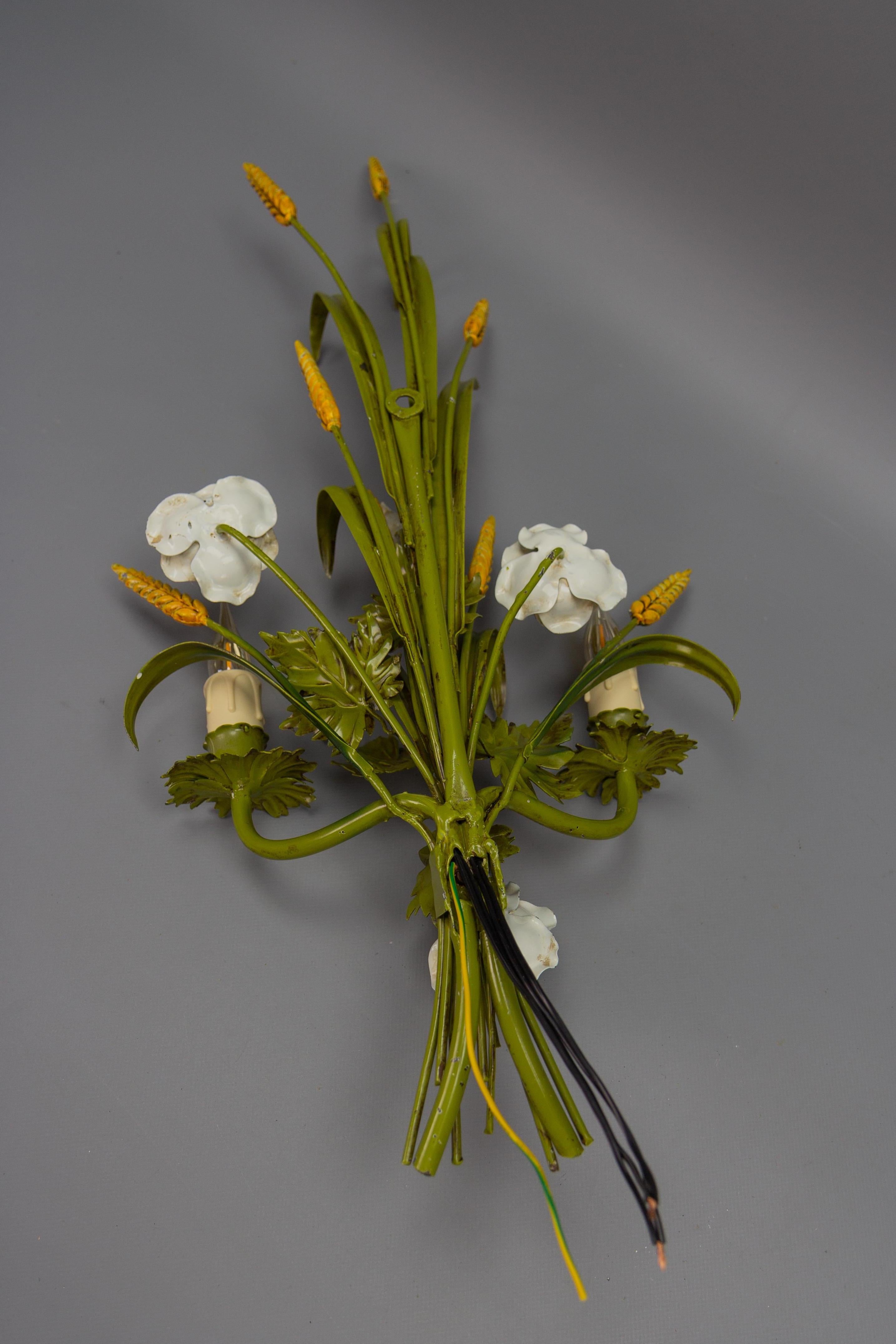 Italienisches Besteck  Zweiflammiger Wandleuchter mit weißem Mohnblumen- und Weizengrünem Blumenstrauß im Angebot 9