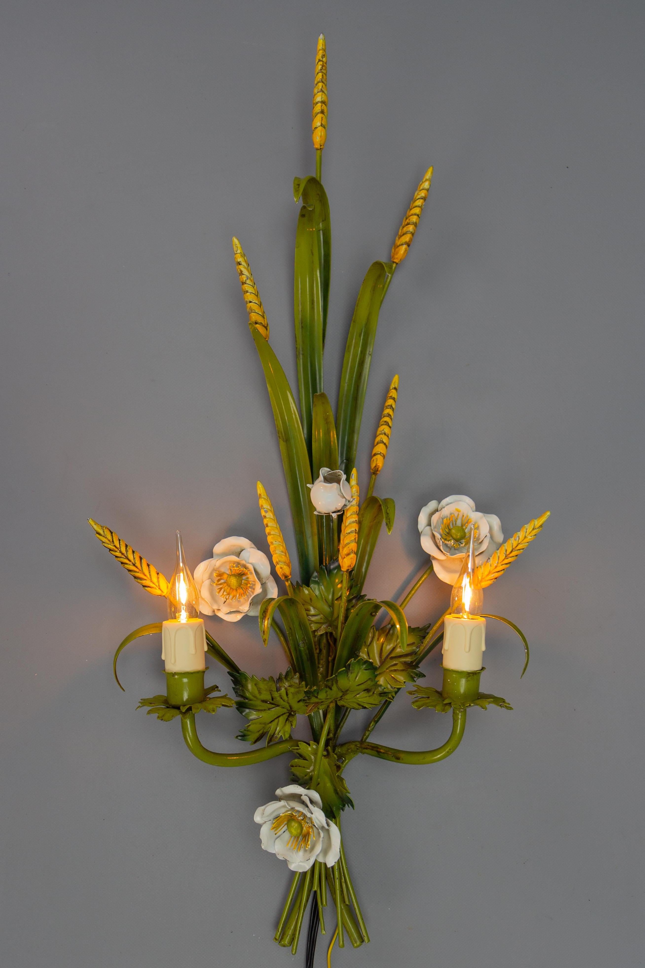 Italian Toleware  White Poppy and Wheat Green Floral Bouquet Two-Light Sconce In Good Condition For Sale In Barntrup, DE