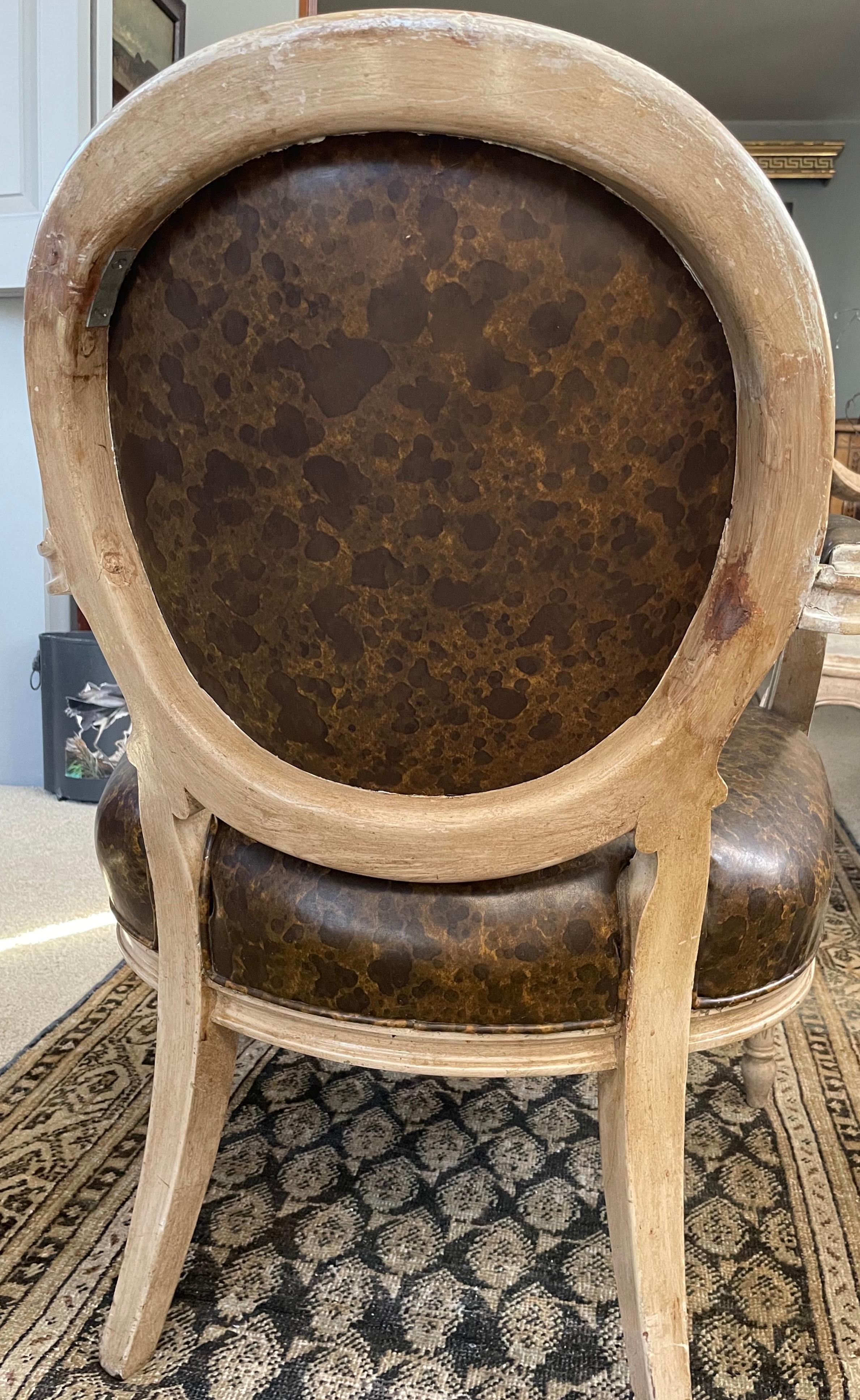 Chaise italienne en écaille en vente 3