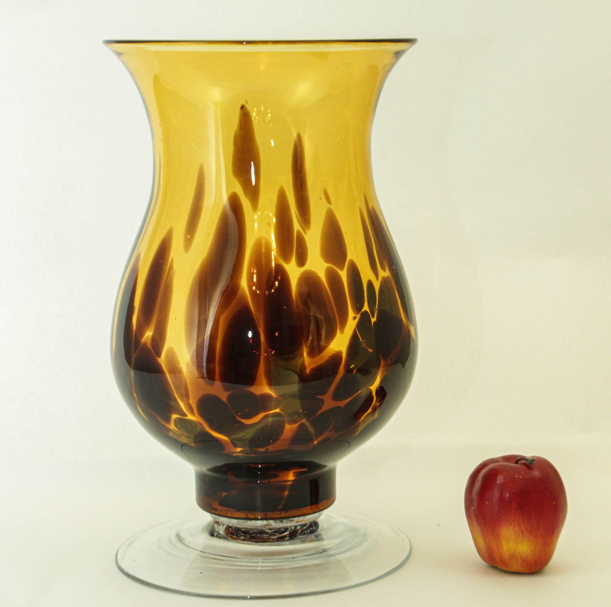 Italienische Vase aus mundgeblasenem Schildpatt-Kunstglas mit Fuß aus 1970 (Glaskunst) im Angebot