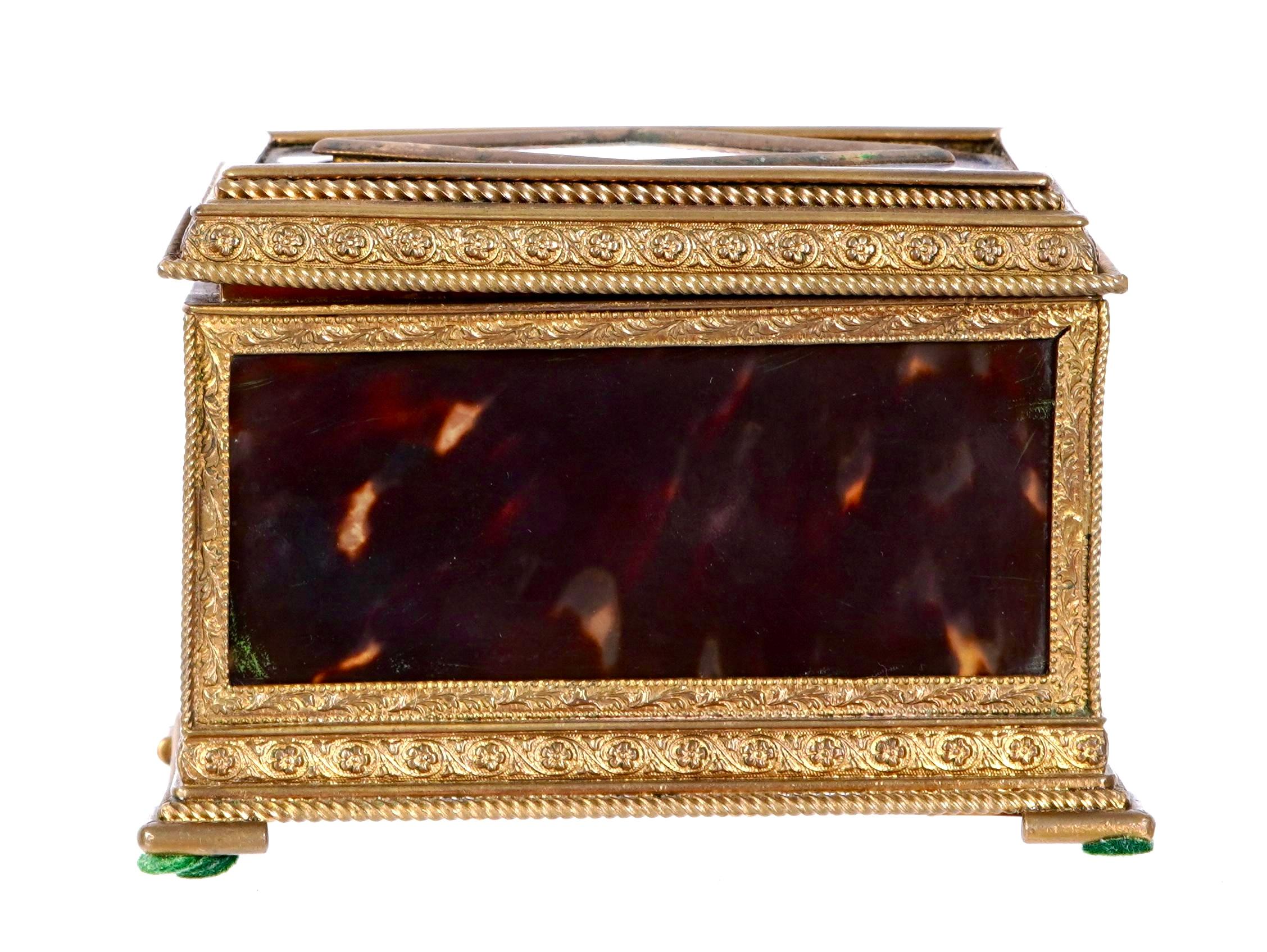 Caja cómoda italiana de carey y esmalte siglo XIX en venta